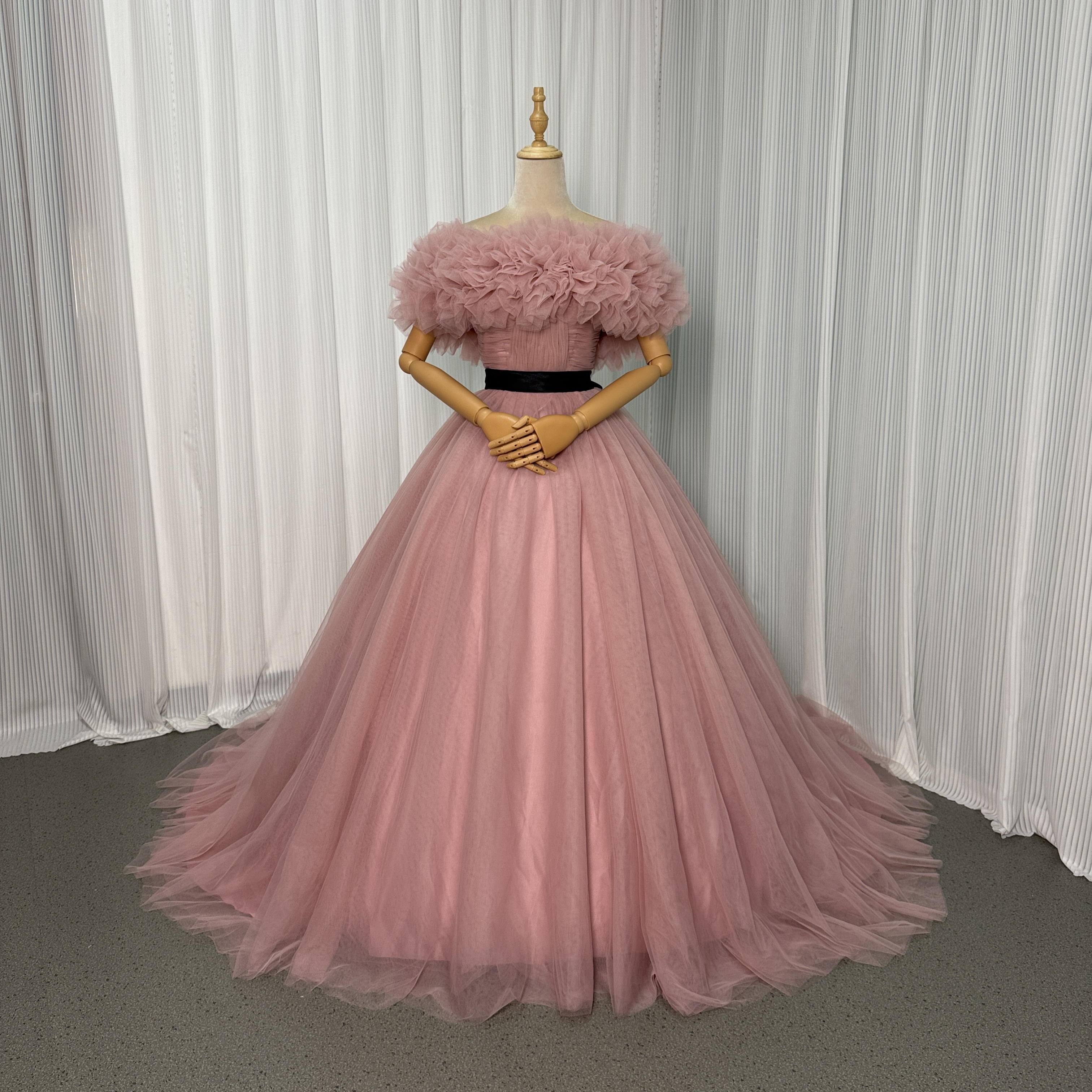 のみオフショルダー ピンク ラッフルフリル 編み上げ ソフトチュール 花嫁