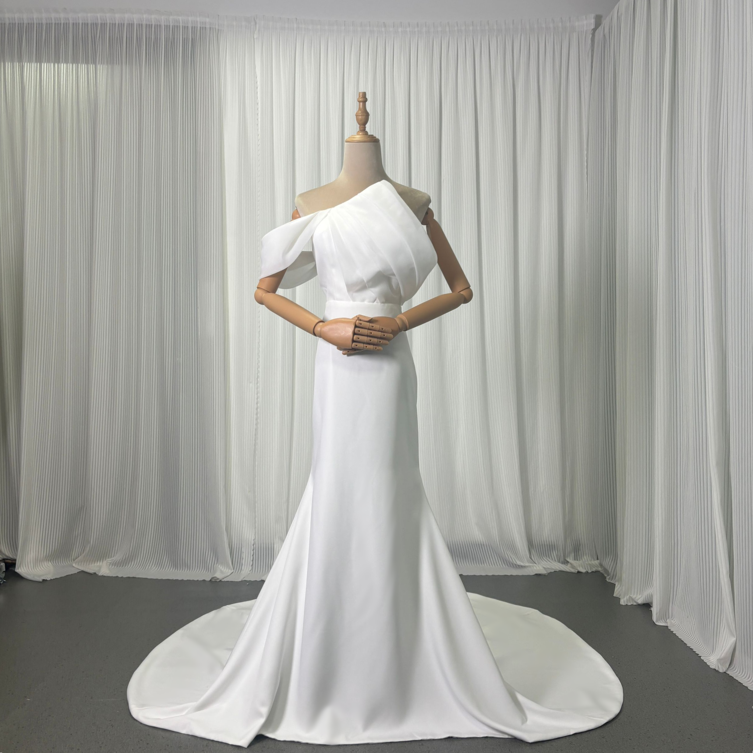 ウェディングドレス ワンショルダー オーガンジー デザイン感 クレープ生地 優雅なシルエット 披露宴