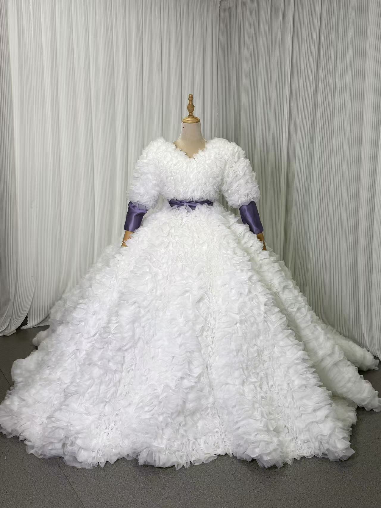 ウェディングドレス 長袖 Vネック リボン もこもこドレス ロングトレーン ボリュームドレス 拳式/前撮り