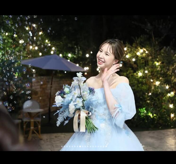 実例写真！美品！カラードレス 薄青 パフスリーブ 美しい花レース 憧れのドレス 揺らめく裾 拳式/前撮り