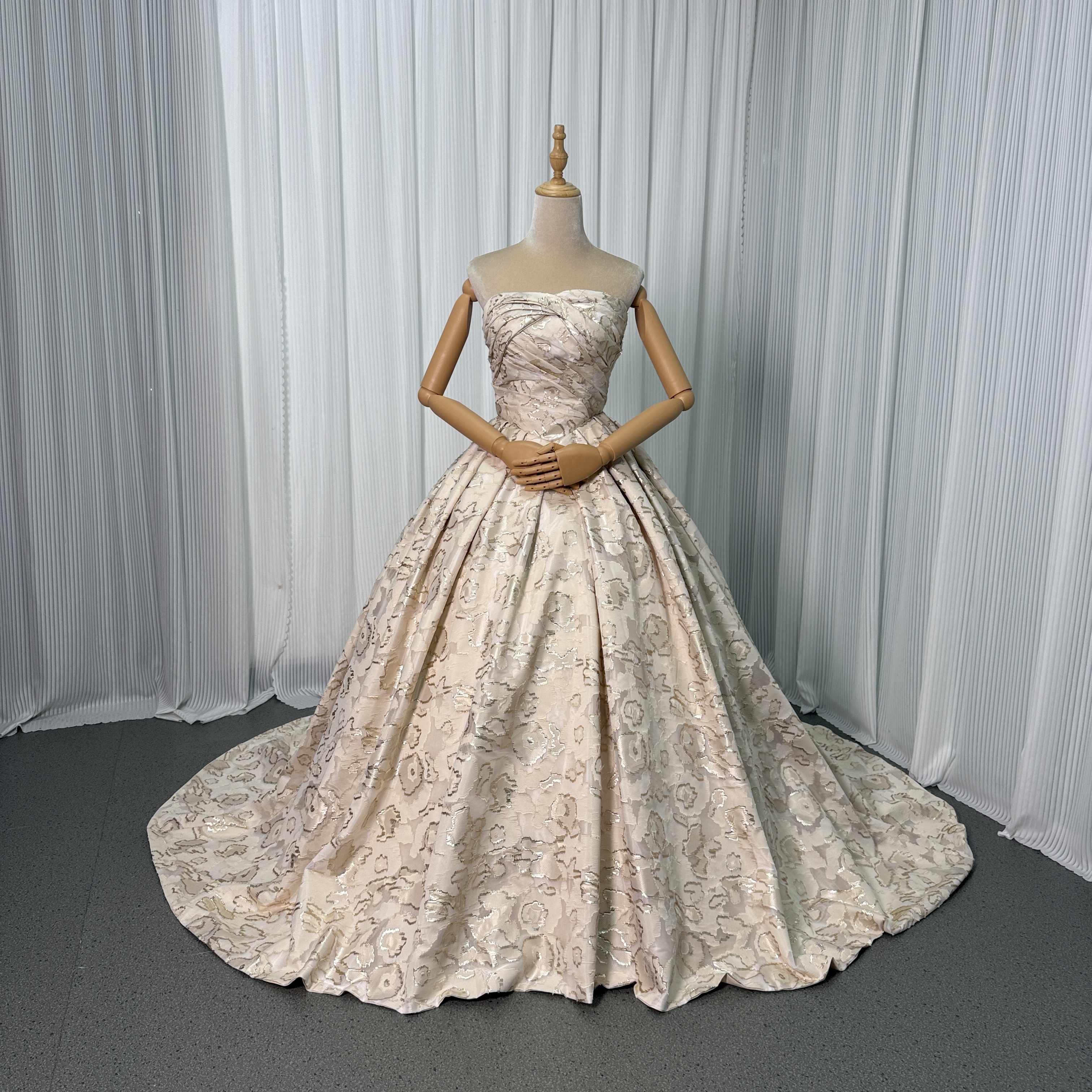 カラードレス シャンパン色 ジャガード生地 ベアトップ プリンセスライン 編み上げ 披露宴