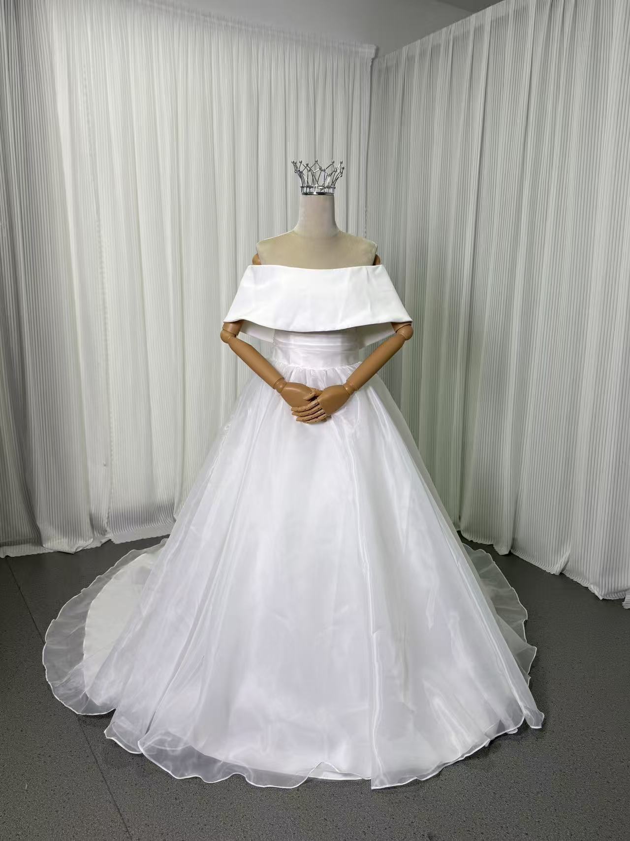 ウェディングドレス 取り外しオフショルダー Aライン バックリボン エレガント 結婚式