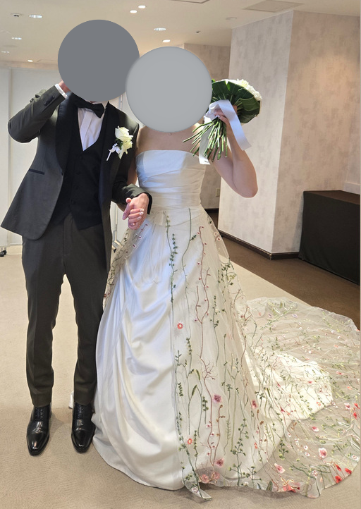 実例写真！華やかなトレーン 取り外しトレーン リーフ刺繍 花モチーフ ロングトレーン 結婚式