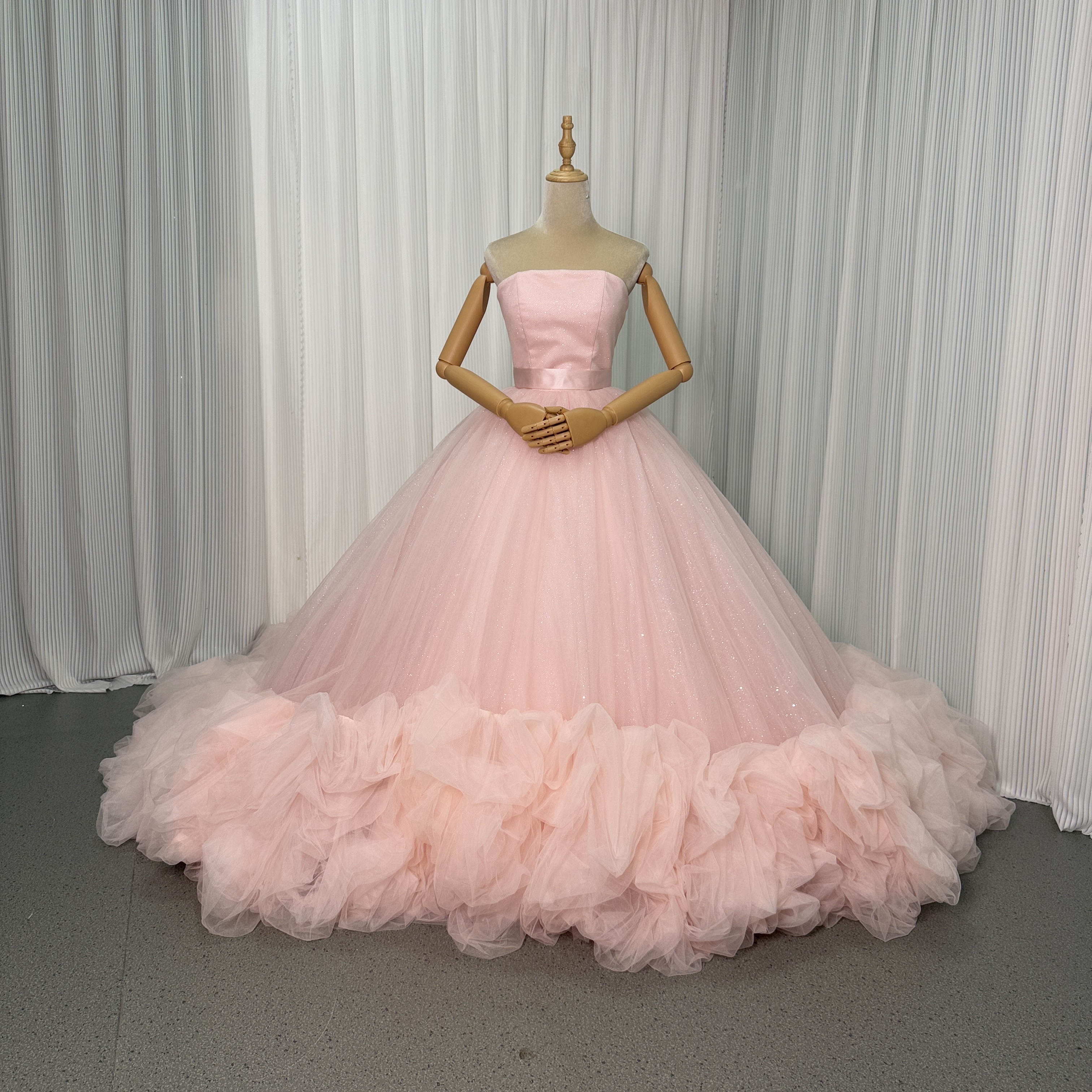 美品！カラードレス 薄ピンク ベアトップ 華やかなトレーン プリンセスライン キラキラチュール 前撮り