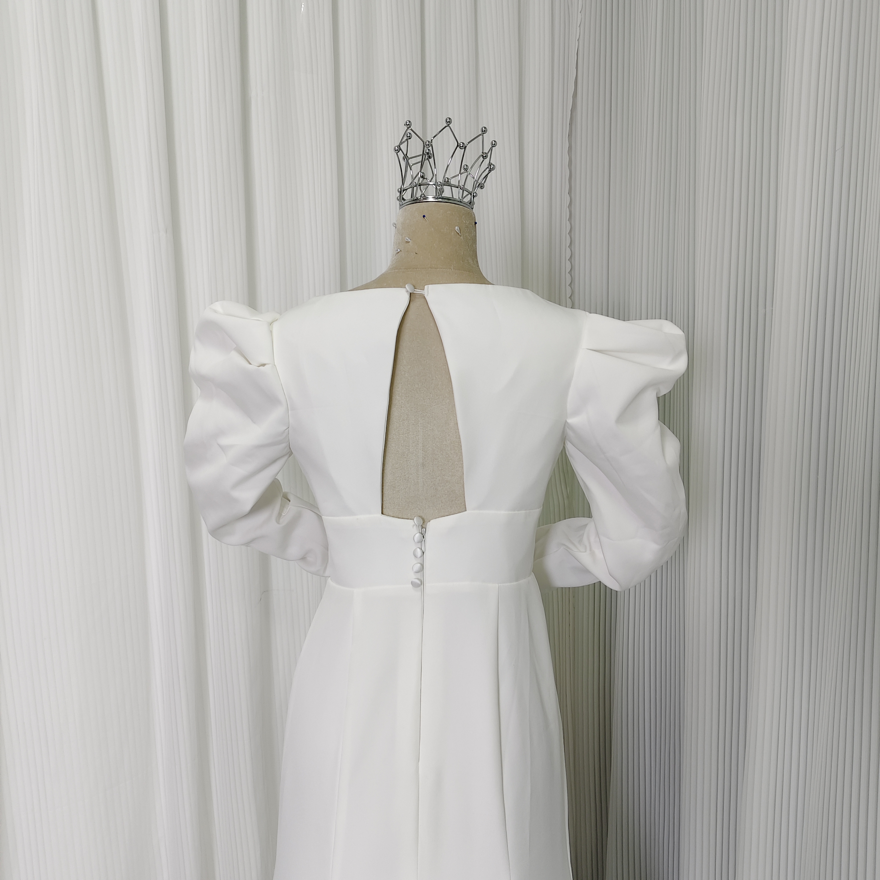 フランス風 ウェディングドレス Vネック ロングスリーブ 優雅なシルエット 大人っぽい 2次会/合コン