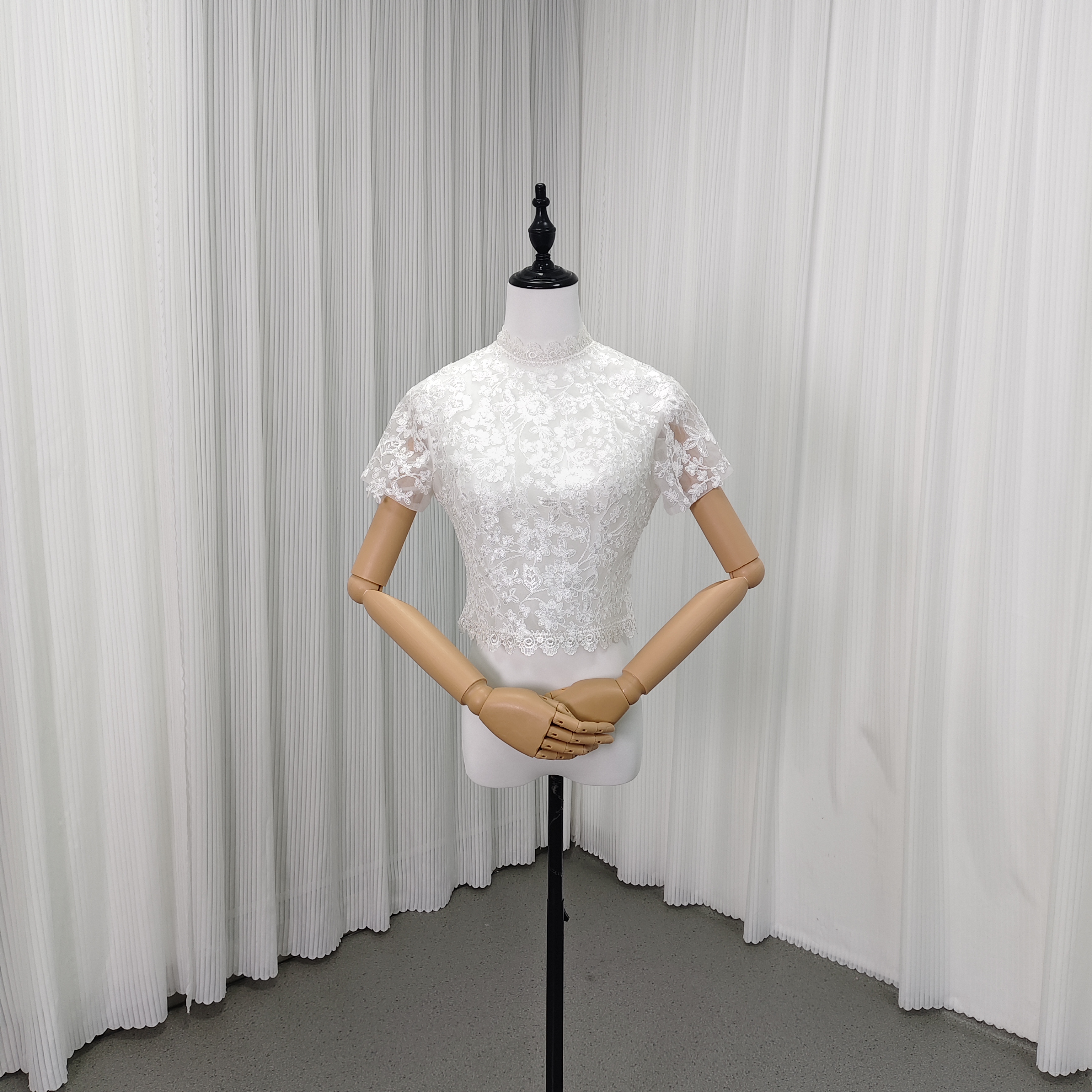 ボレロ 美しい花レース ハイネック 短袖 背中見せ くるみボタン エレガント 結婚式