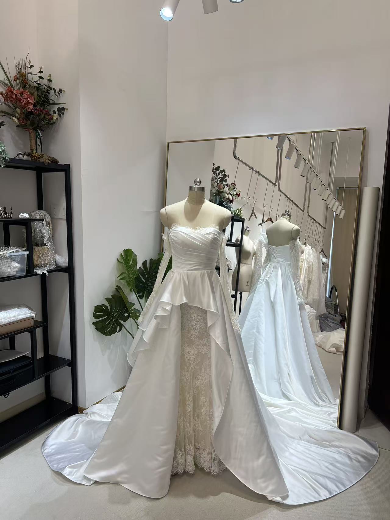 フランス風 ウェディングドレス ベアトップ 贅沢な総レース 取り外しトレーン ブライダル 結婚式