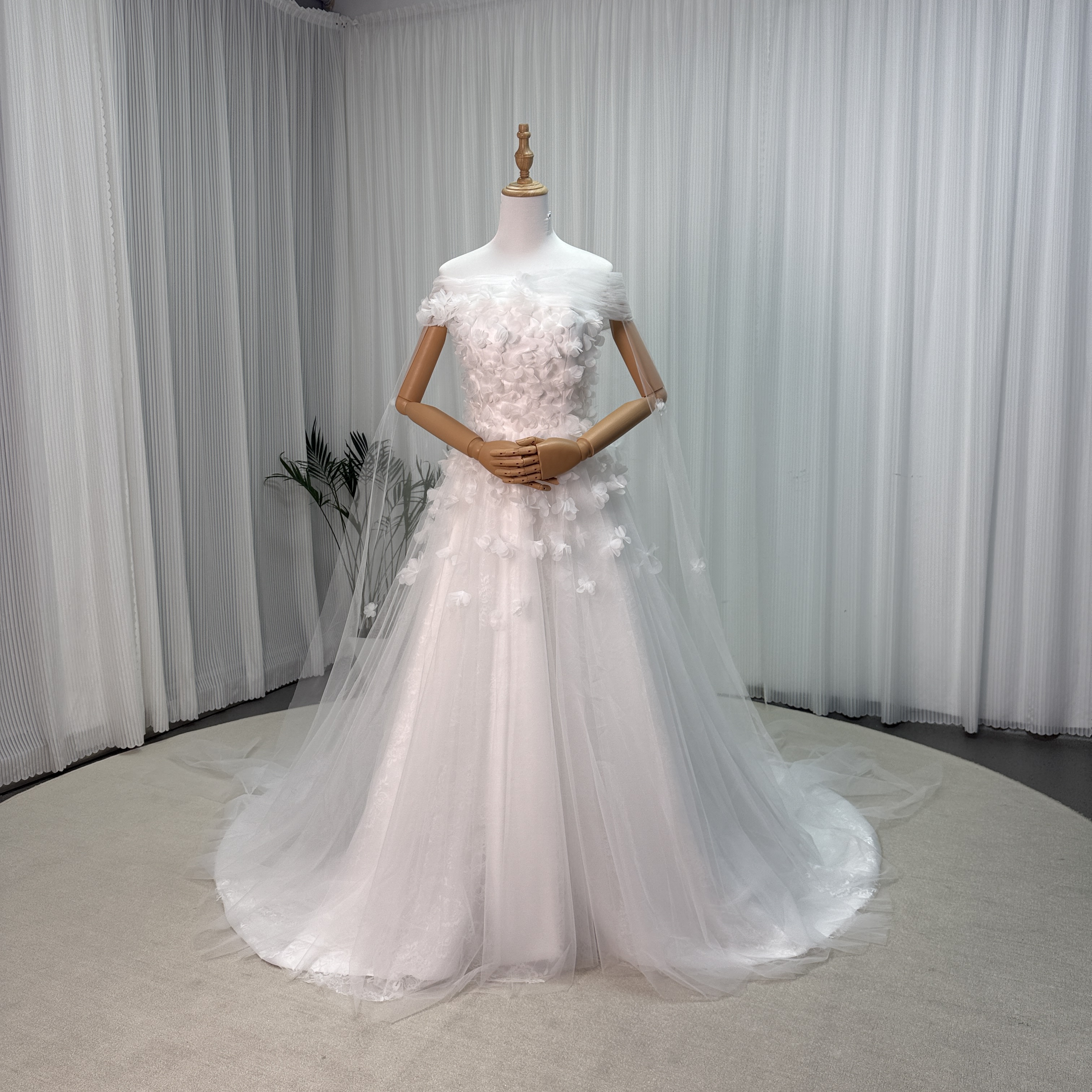 フランス風 ウエディングドレス オフショルダー 3D立体花レース刺繍 優雅なシルエット トレンド人気 結婚式