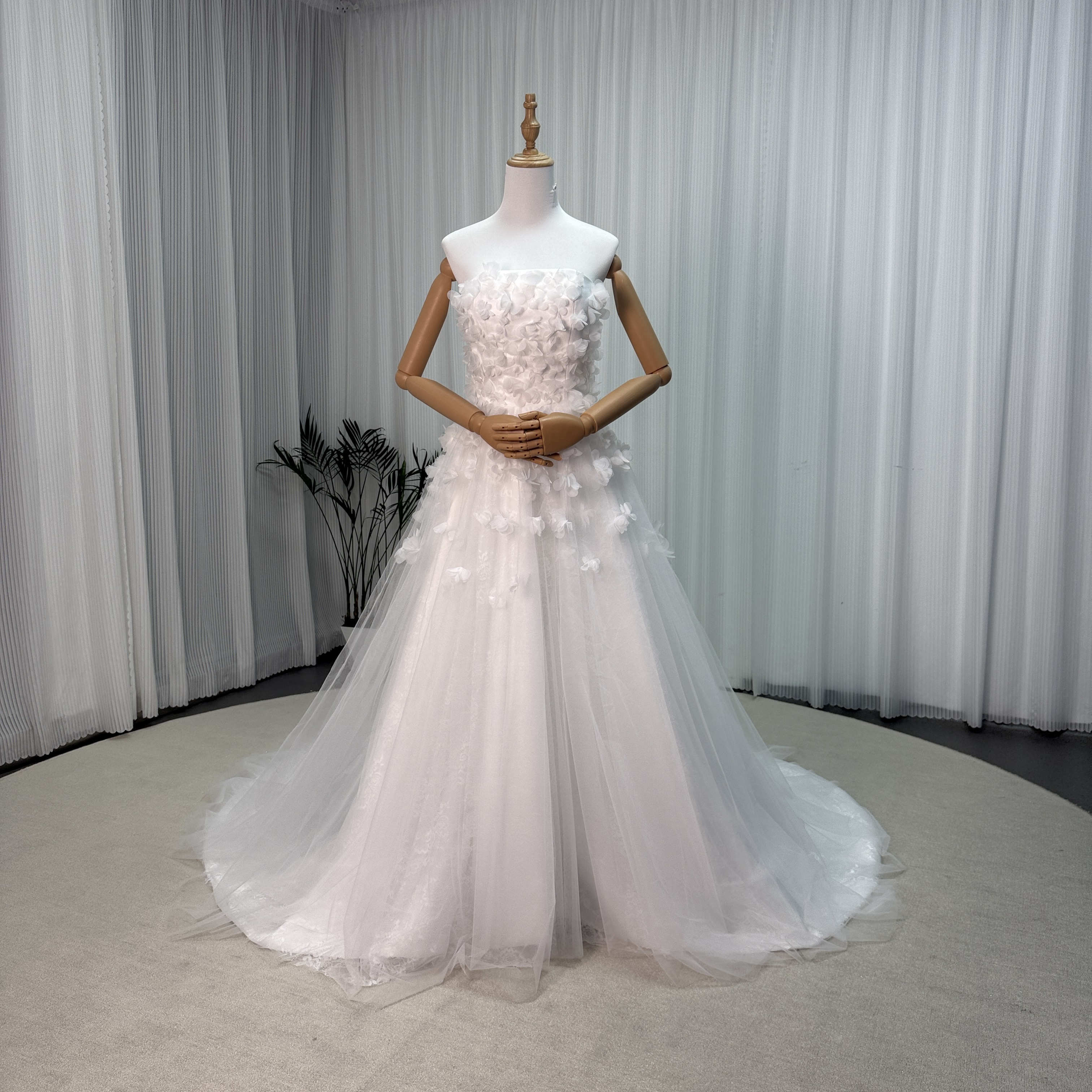 フランス風 ウエディングドレス ベアトップ 3D立体花レース刺繍 優雅なシルエット トレンド人気 結婚式