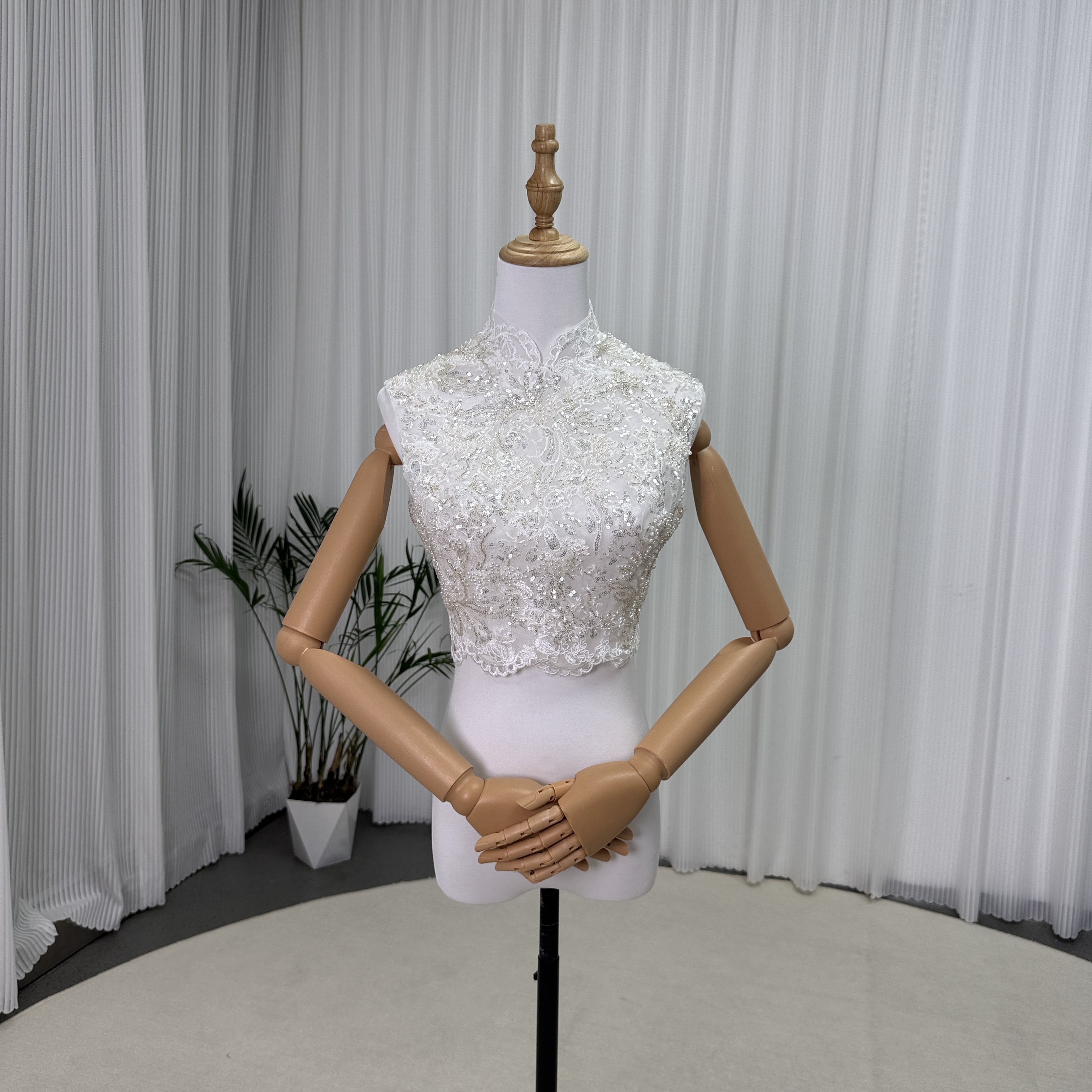ボレロ ハイネック ノースリーブ キラキラスパンコール 繊細レース くるみボタン ハンドメイド 結婚式