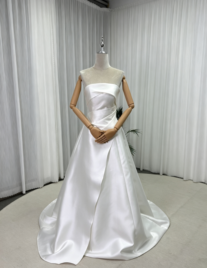 フランス風 ウェディングドレス ベアトップ 細見えシルエット 短トレーン ミカドサテン 結婚式