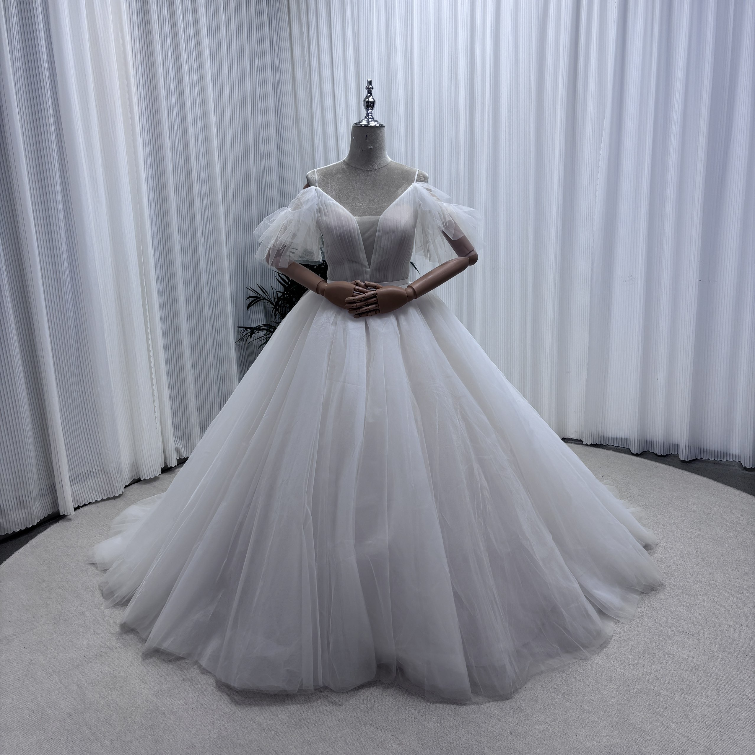 フランス風 ウェディングドレス キャミソール フリル袖 プリンセスライン 編み上げ 結婚式