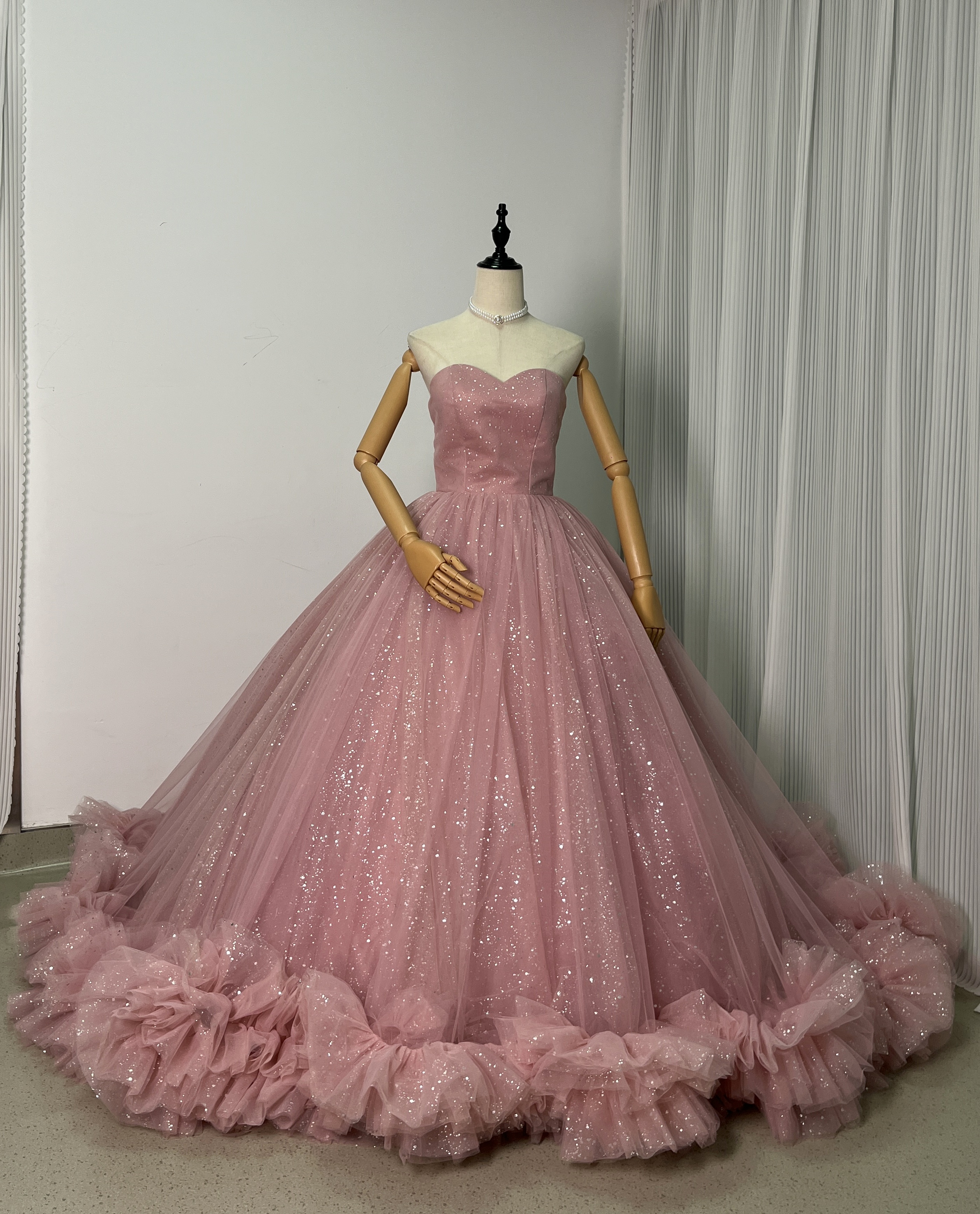 憧れのドレス ピンク カラードレス キラキラチュール ベアトップ ラッフルフリル 編み上げ 花嫁/前撮り