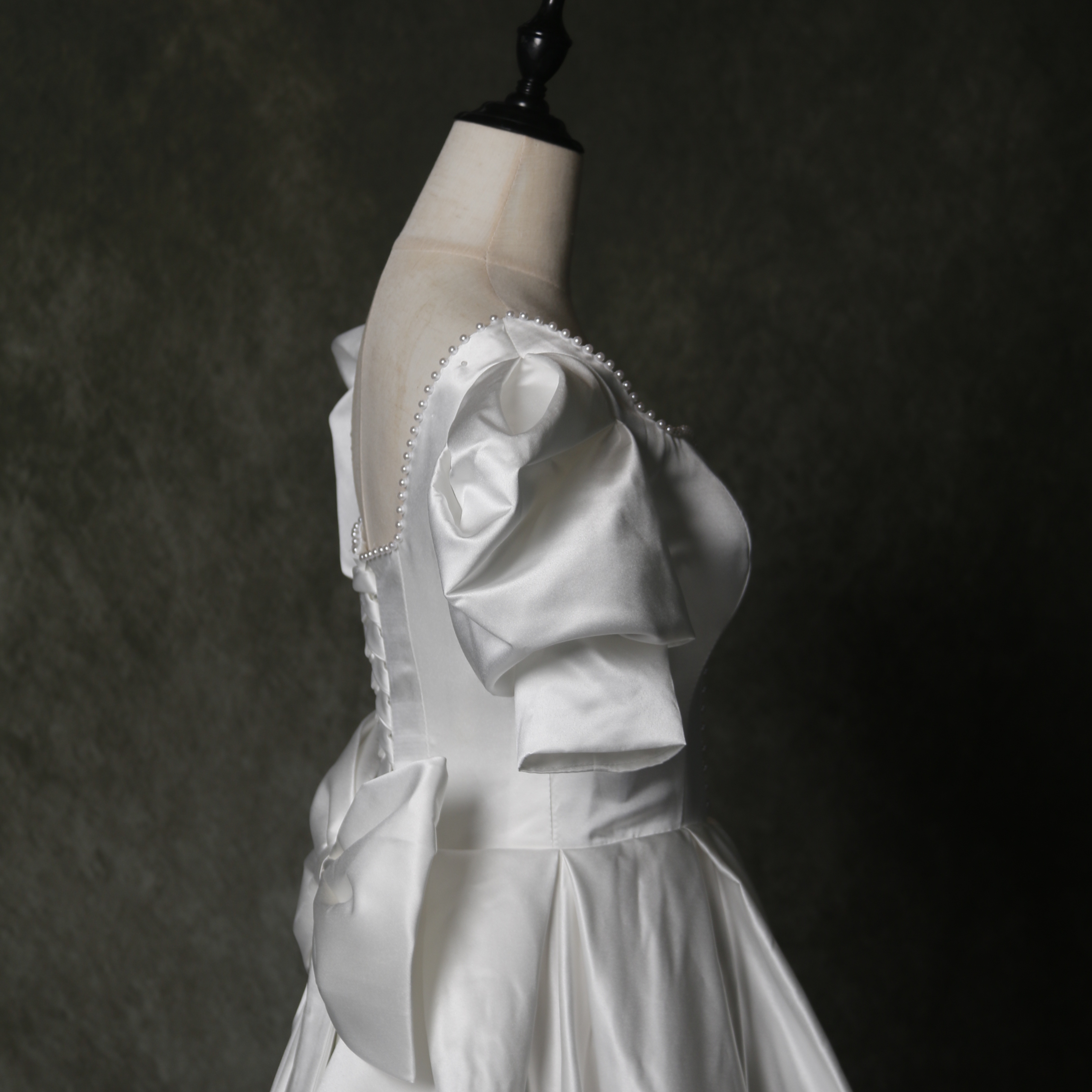 憧れのドレス ウエディングドレス オフホワイト パフスリーブ プリンセスライン 披露宴/挙式