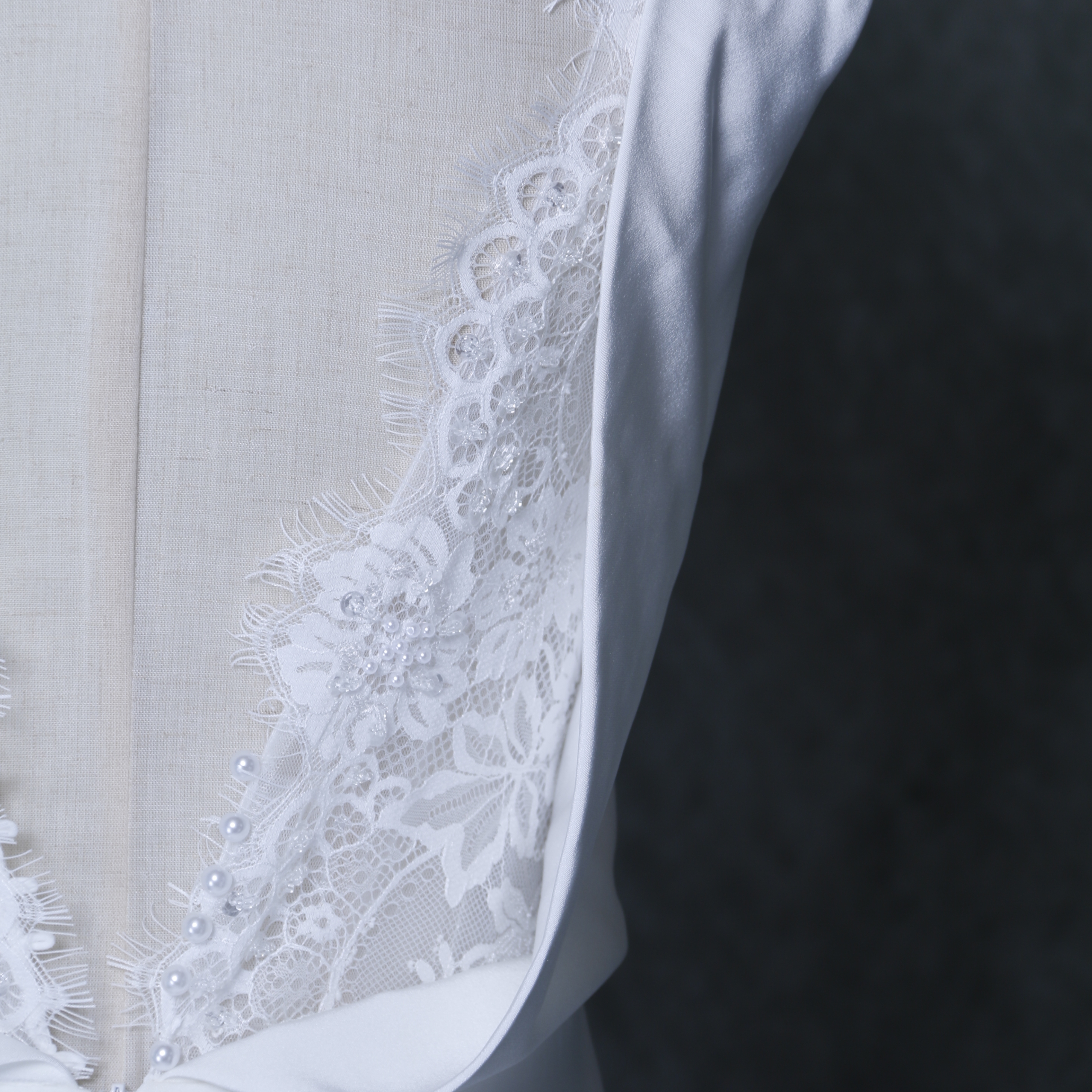 エレガント パーティードレス Vネック オフホワイト 美しいバックレース トレーン 二次会/前撮り