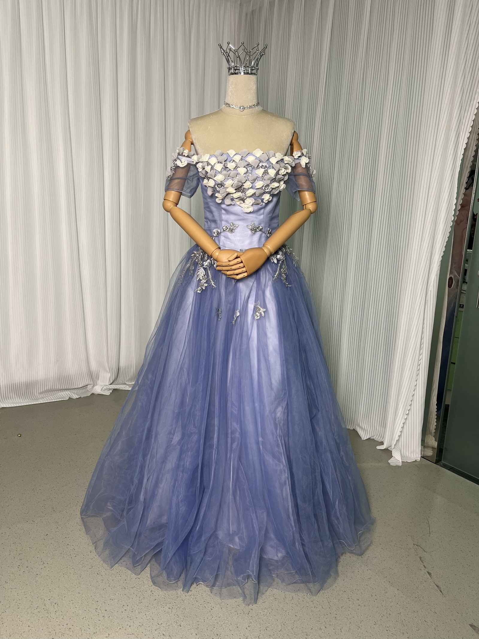 実例写真！カラードレス ブルー 花モチーフ オフショルダー ロング ソフトチュール 編み上げ 前撮り