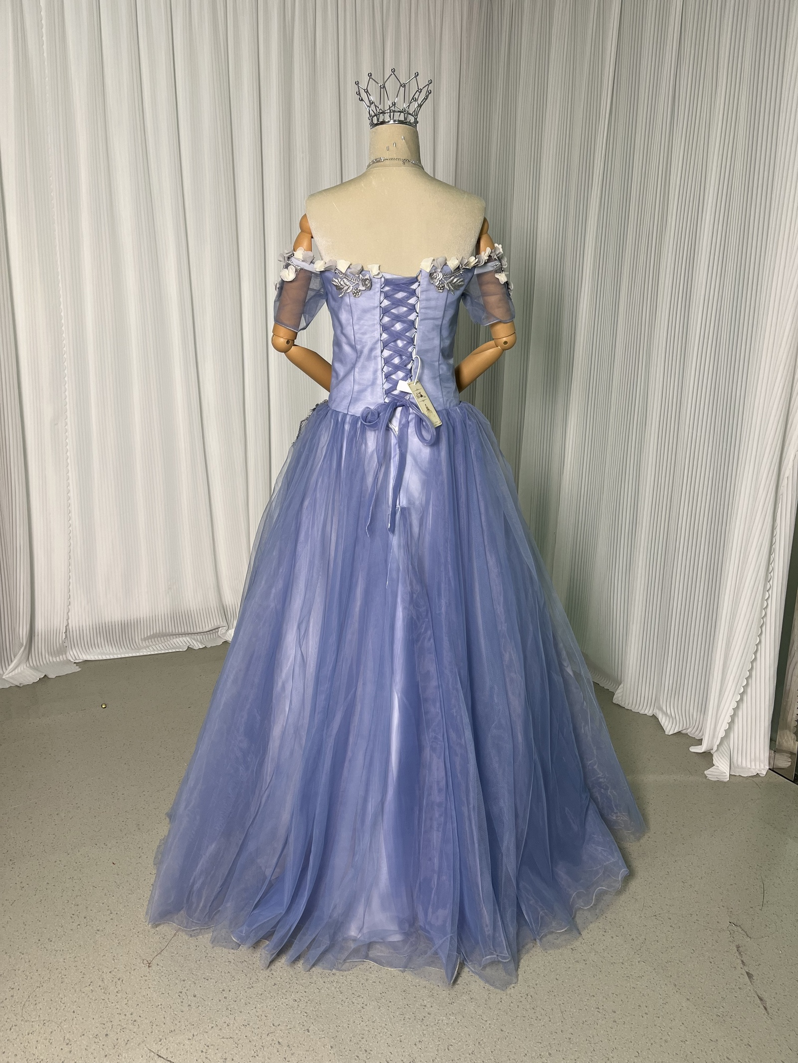 実例写真！カラードレス ブルー 花モチーフ オフショルダー ロング ソフトチュール 編み上げ 前撮り