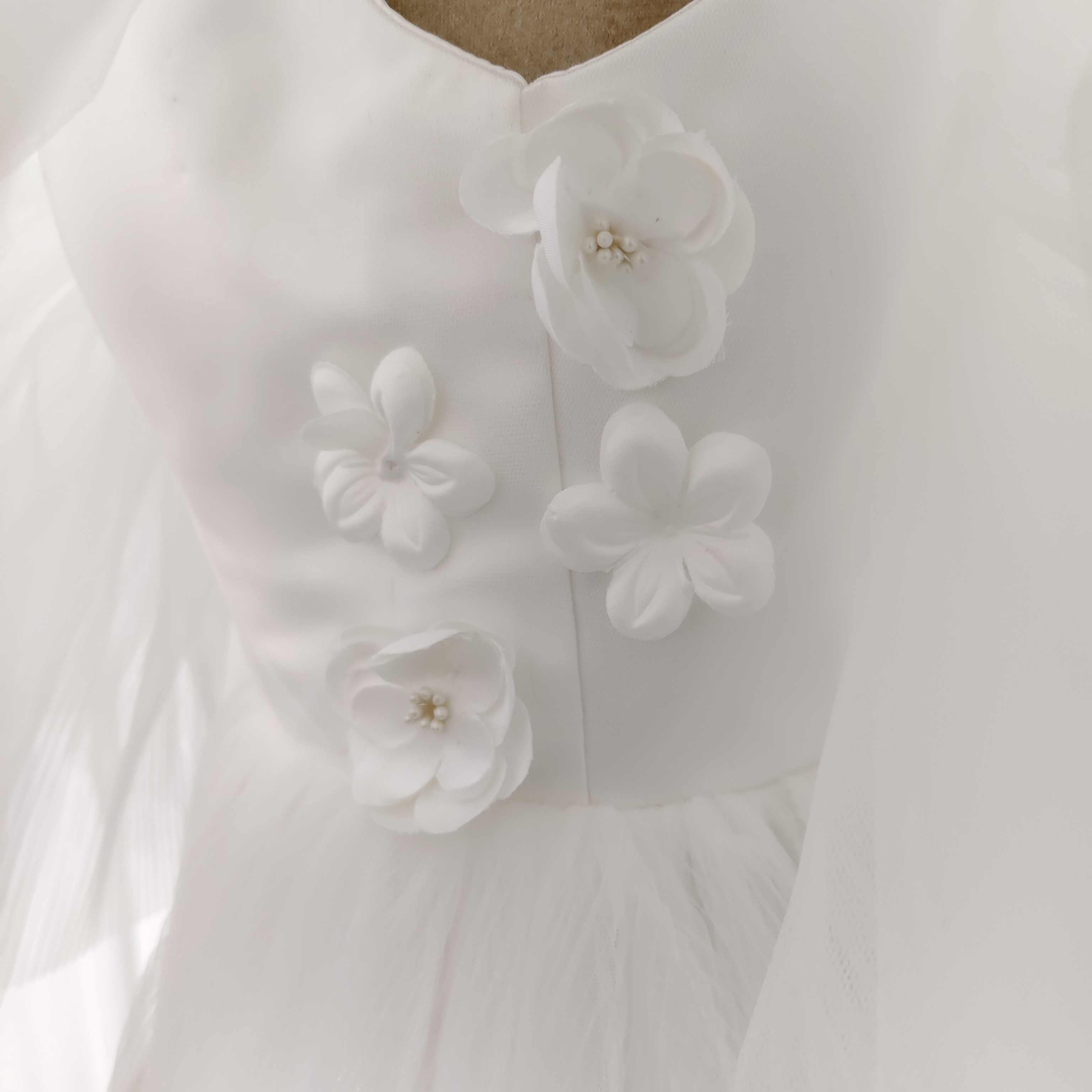 ウエディングドレス Vネック フリル袖 プリーツドレス バックレス 結婚式 海外挙式