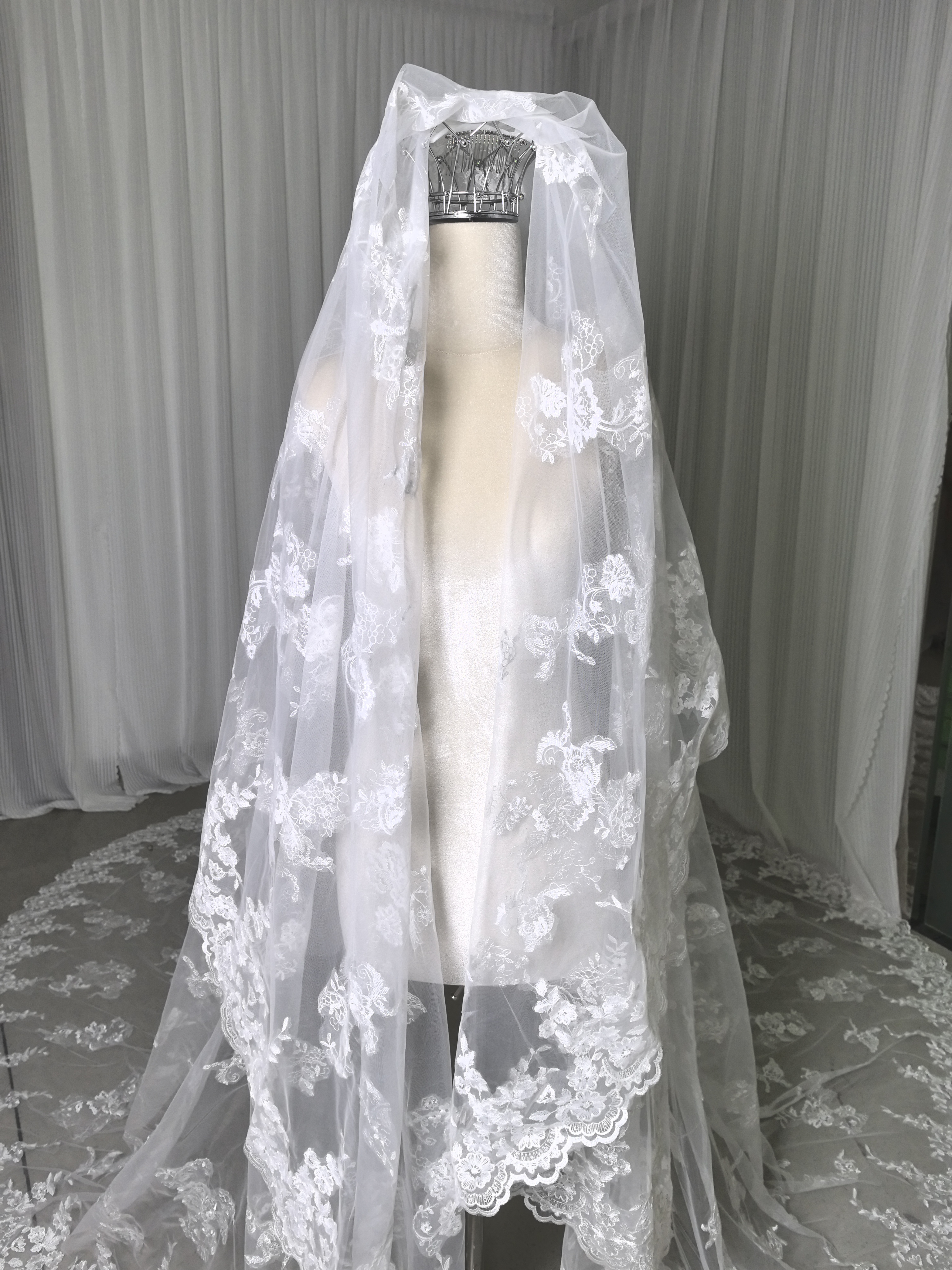 送料無料！ロングベール ベールダウン可能 パール 贅沢な小花総レース 花嫁/ウェディングドレス