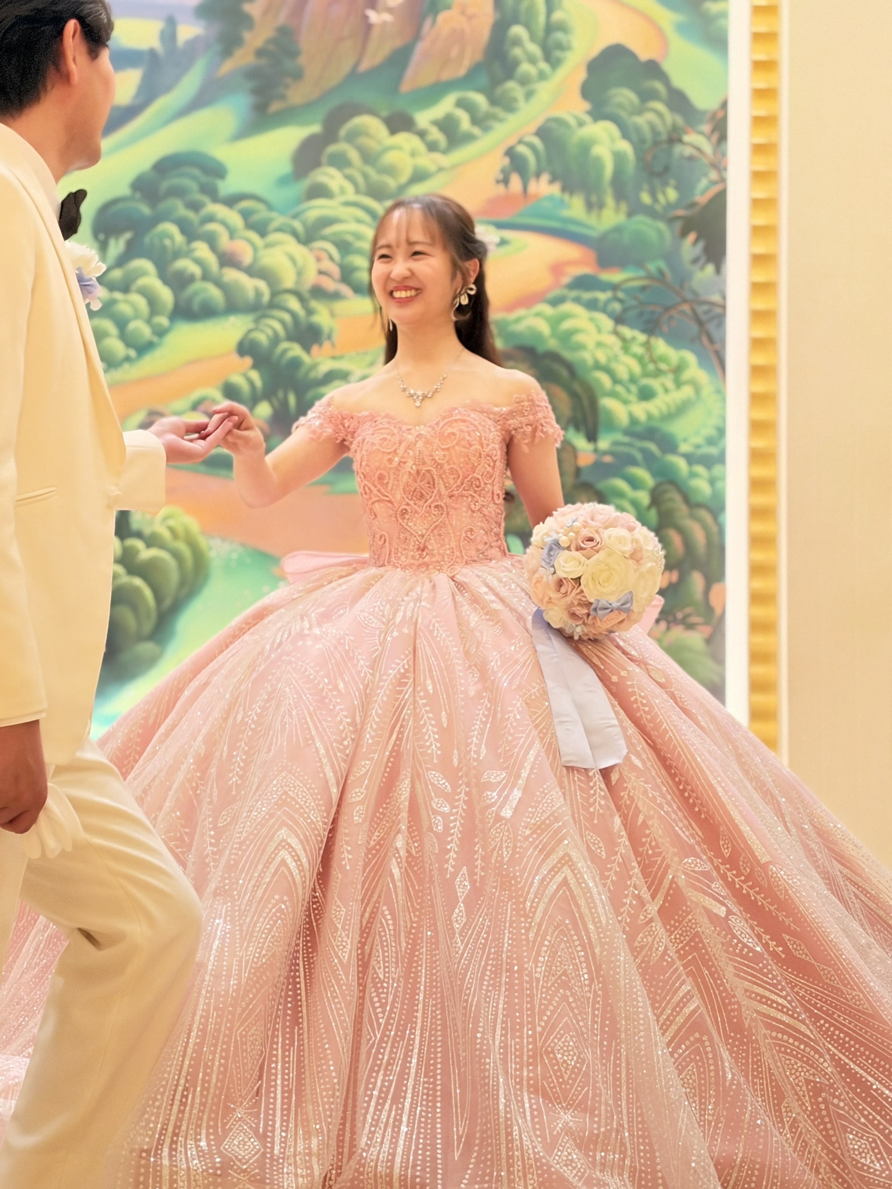 豪華なカラードレス　ピンク　特大ボリューム　キラッキラ　プリンセスライン　挙式　結婚式
