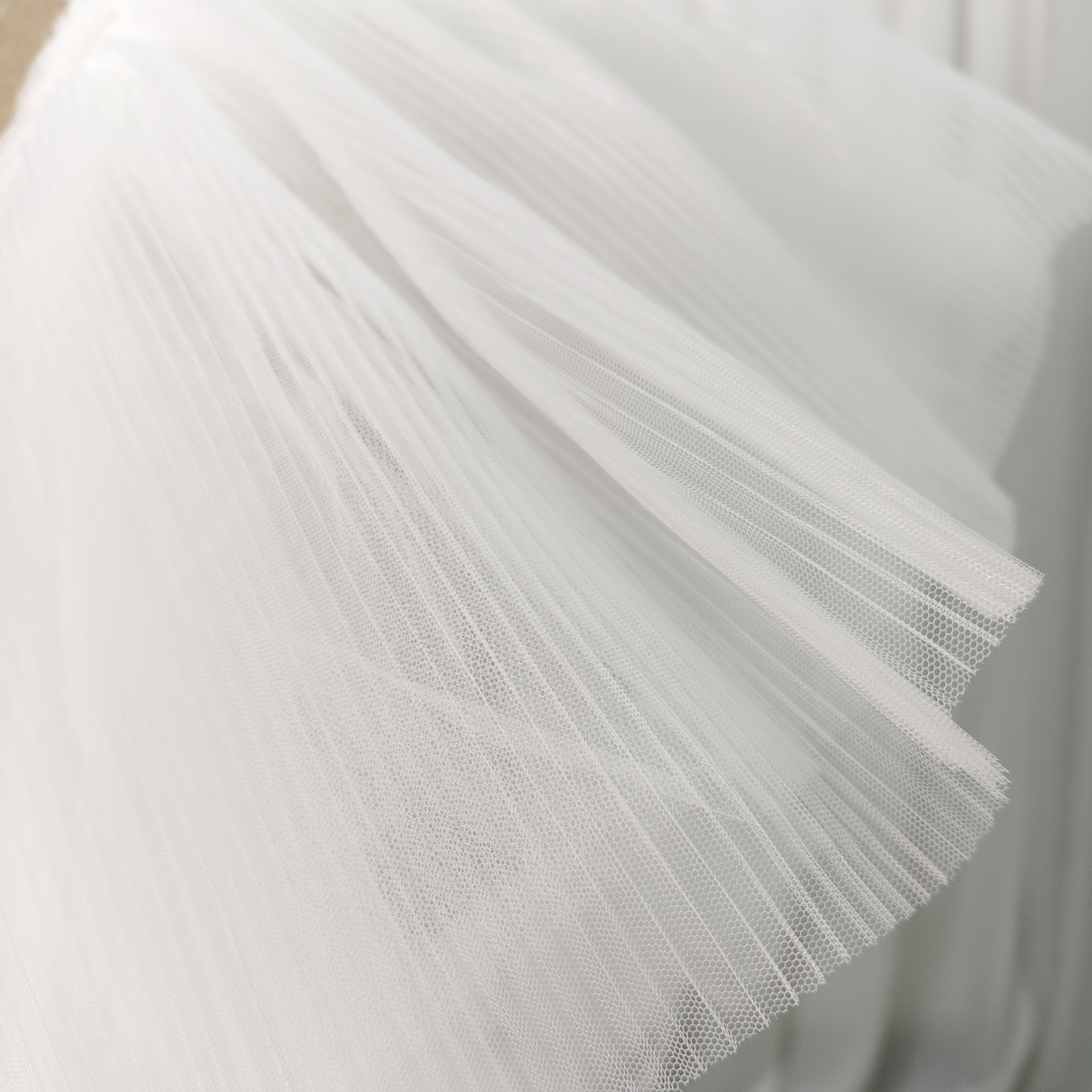 ウエディングドレス Vネック フリル袖 プリーツドレス バックレス 結婚式 海外挙式