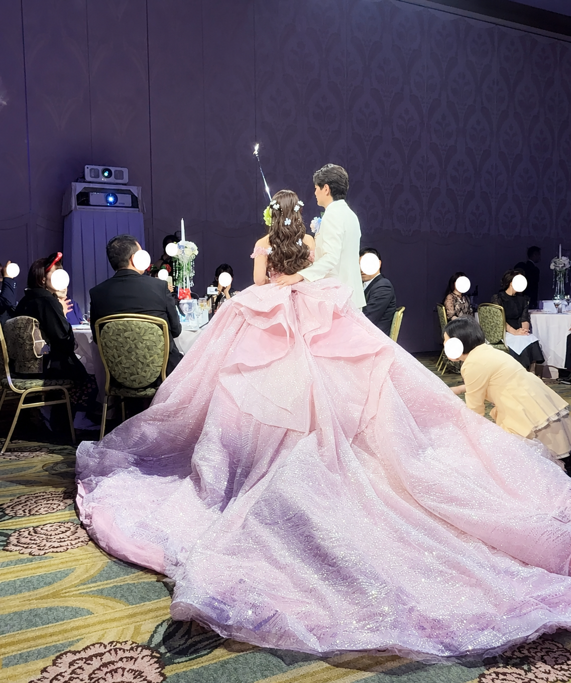 豪華なカラードレス　ピンク　特大ボリューム　キラッキラ　プリンセスライン　挙式　結婚式