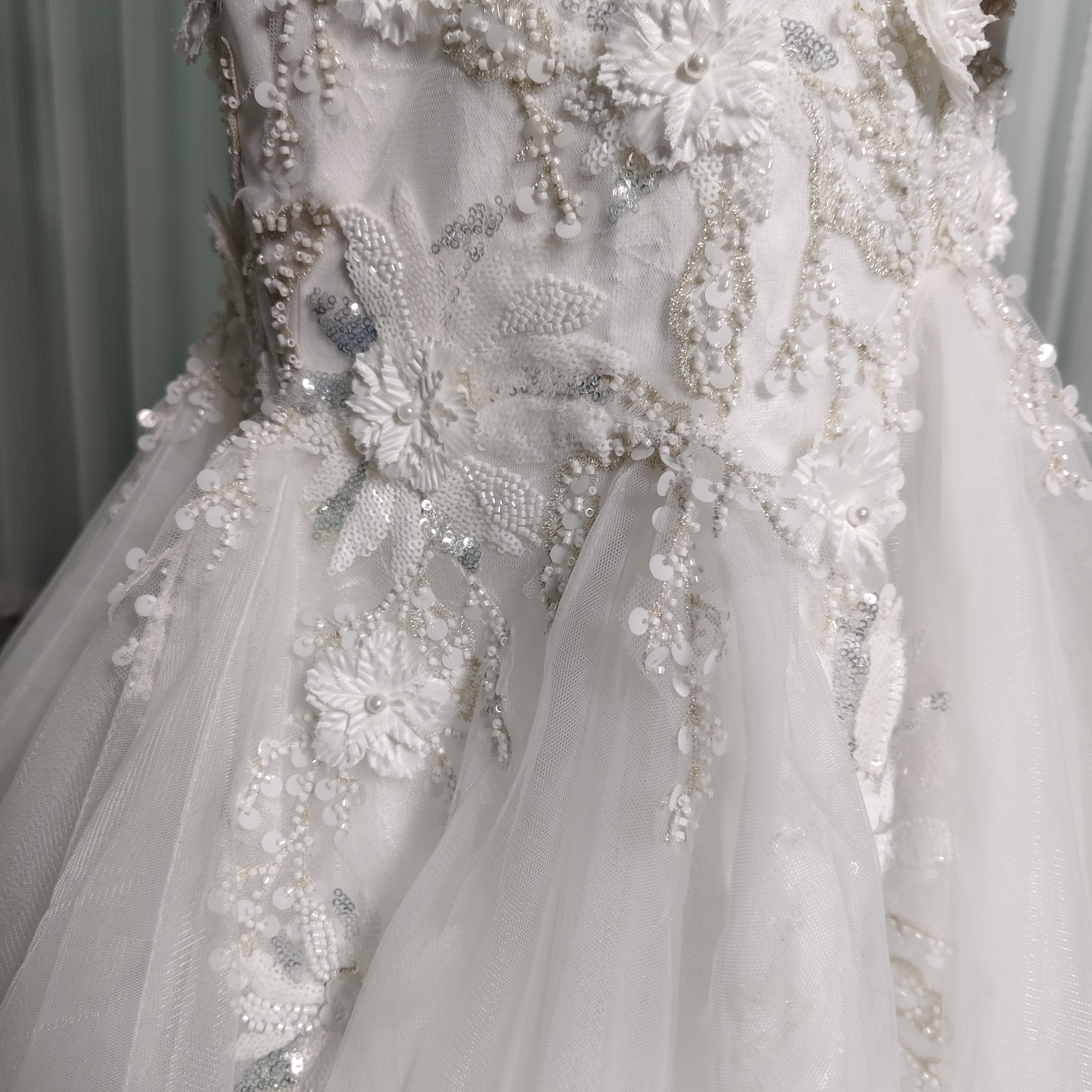 フランス風 ウェディングドレス ベアトップ マーメイドライン 3D立体レース刺繍 花モチーフ 編み上げ 結婚式