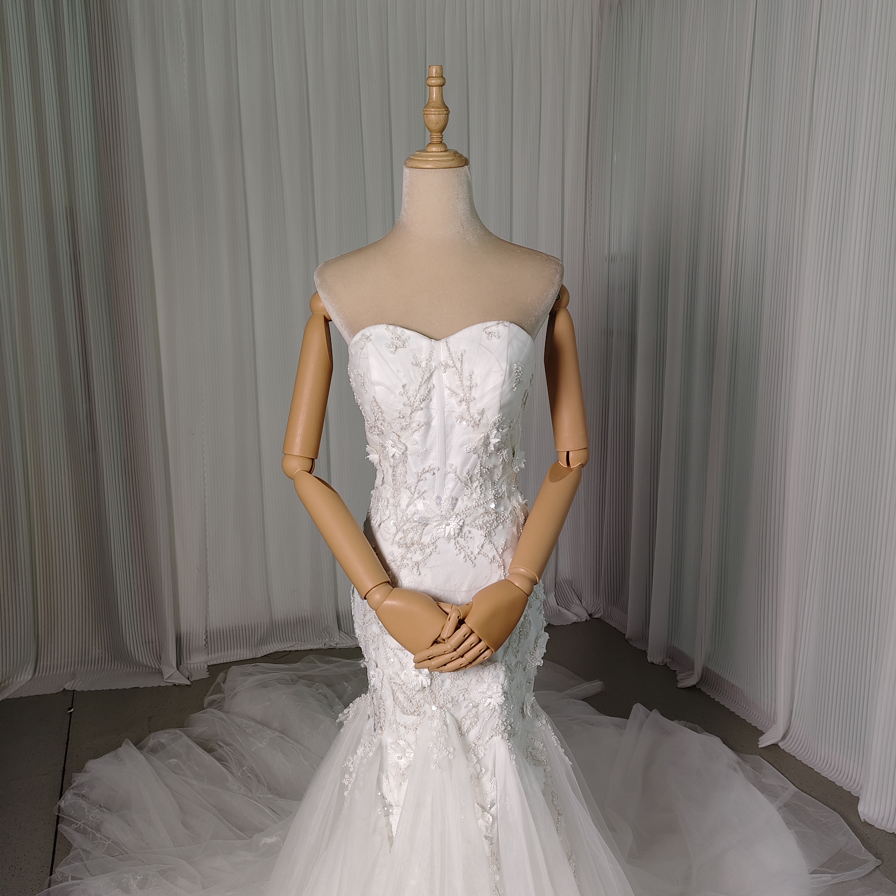 フランス風 ウェディングドレス ベアトップ マーメイドライン 3D立体レース刺繍 花モチーフ 編み上げ 結婚式