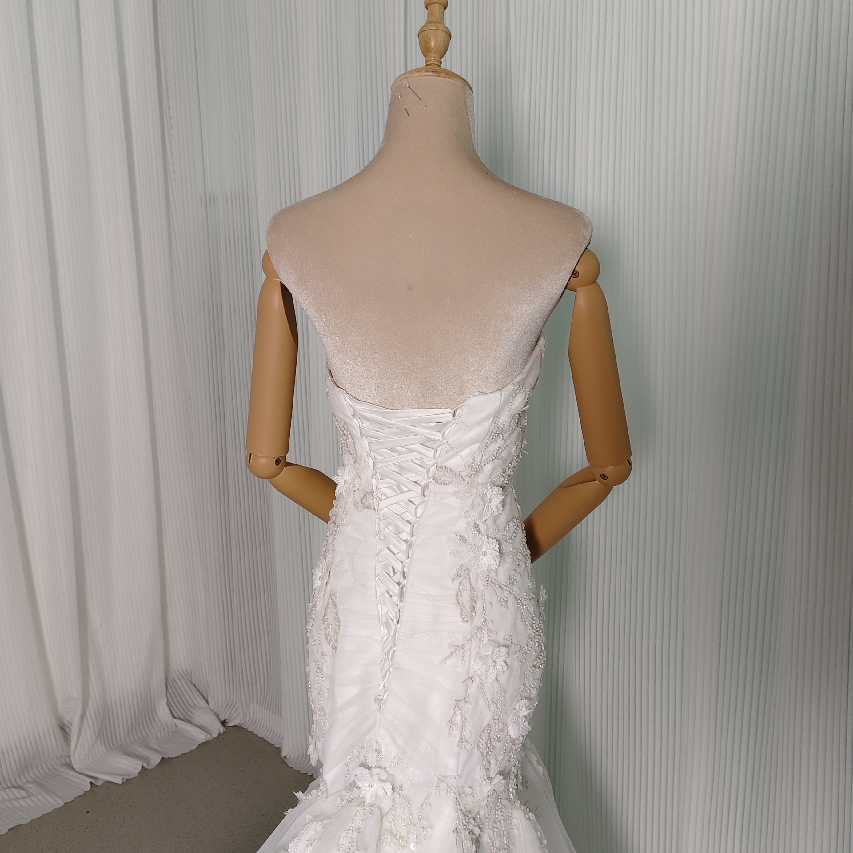 フランス風 ウェディングドレス ベアトップ マーメイドライン 3D立体レース刺繍 花モチーフ 編み上げ 結婚式