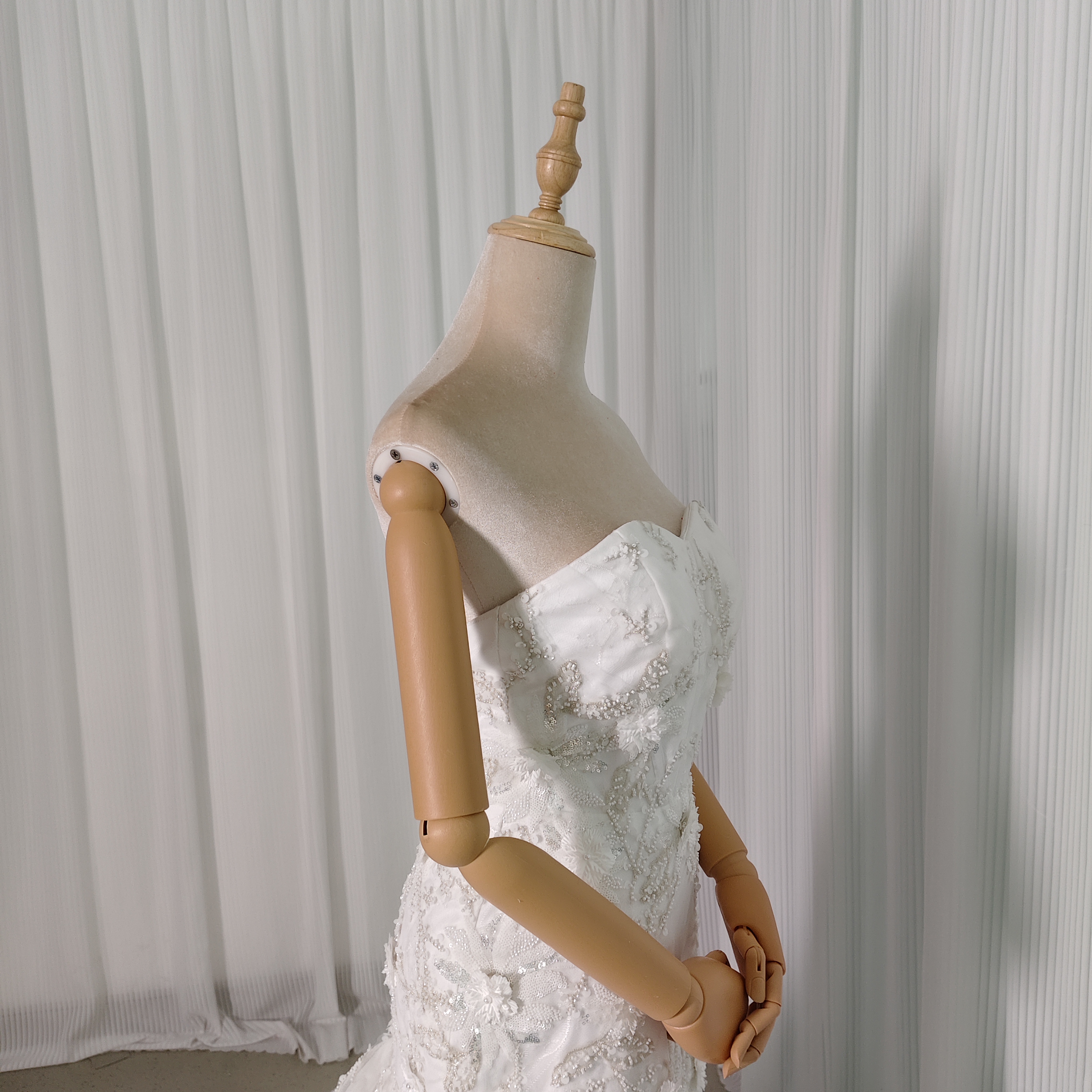 フランス風 ウェディングドレス ベアトップ マーメイドライン 3D立体レース刺繍 花モチーフ 編み上げ 結婚式