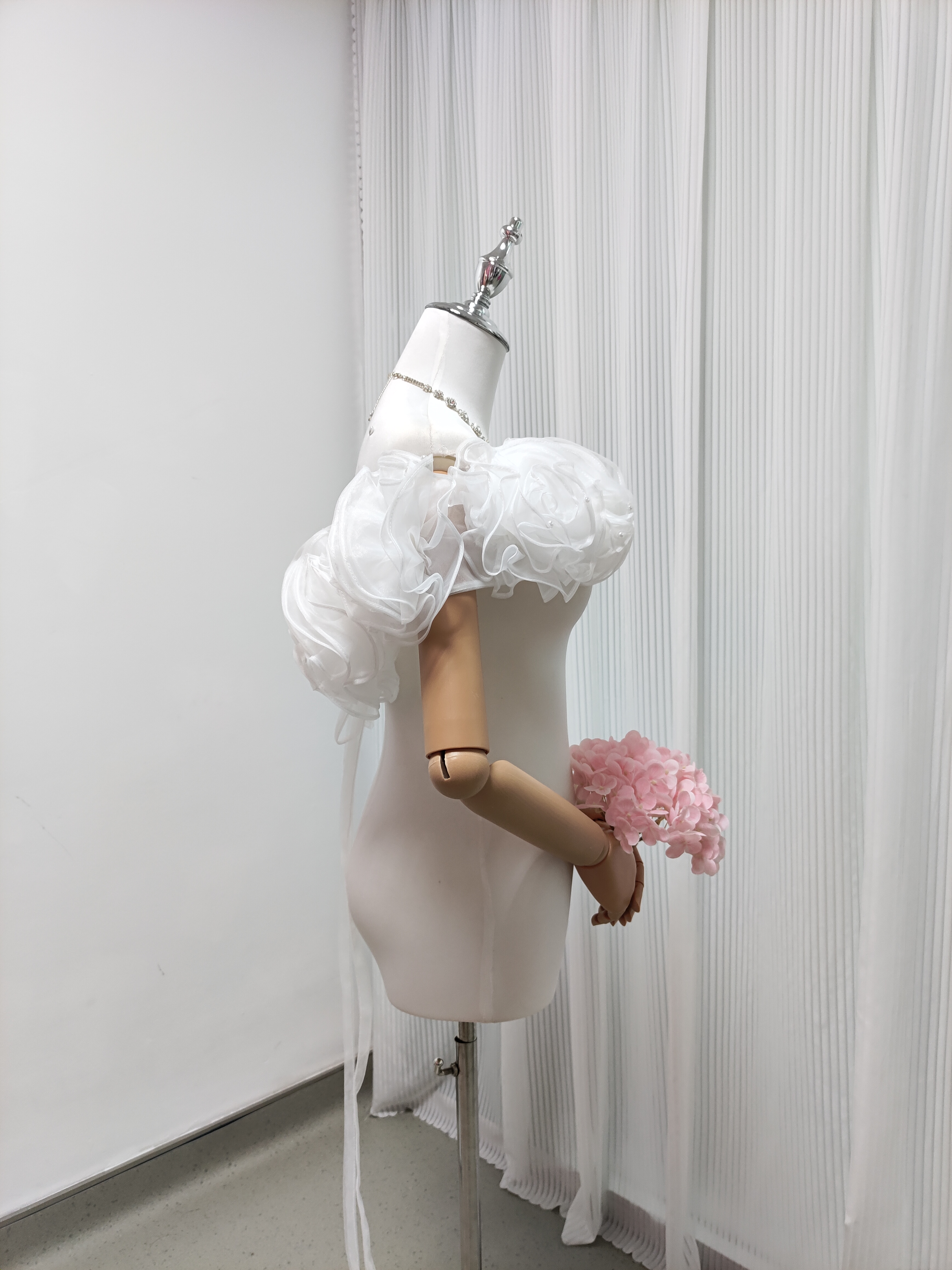 美品！取り外しオフショルダー ラッフルフリル ビーズ 上質オーガンジー 編み上げ 花嫁/ウェディングドレス