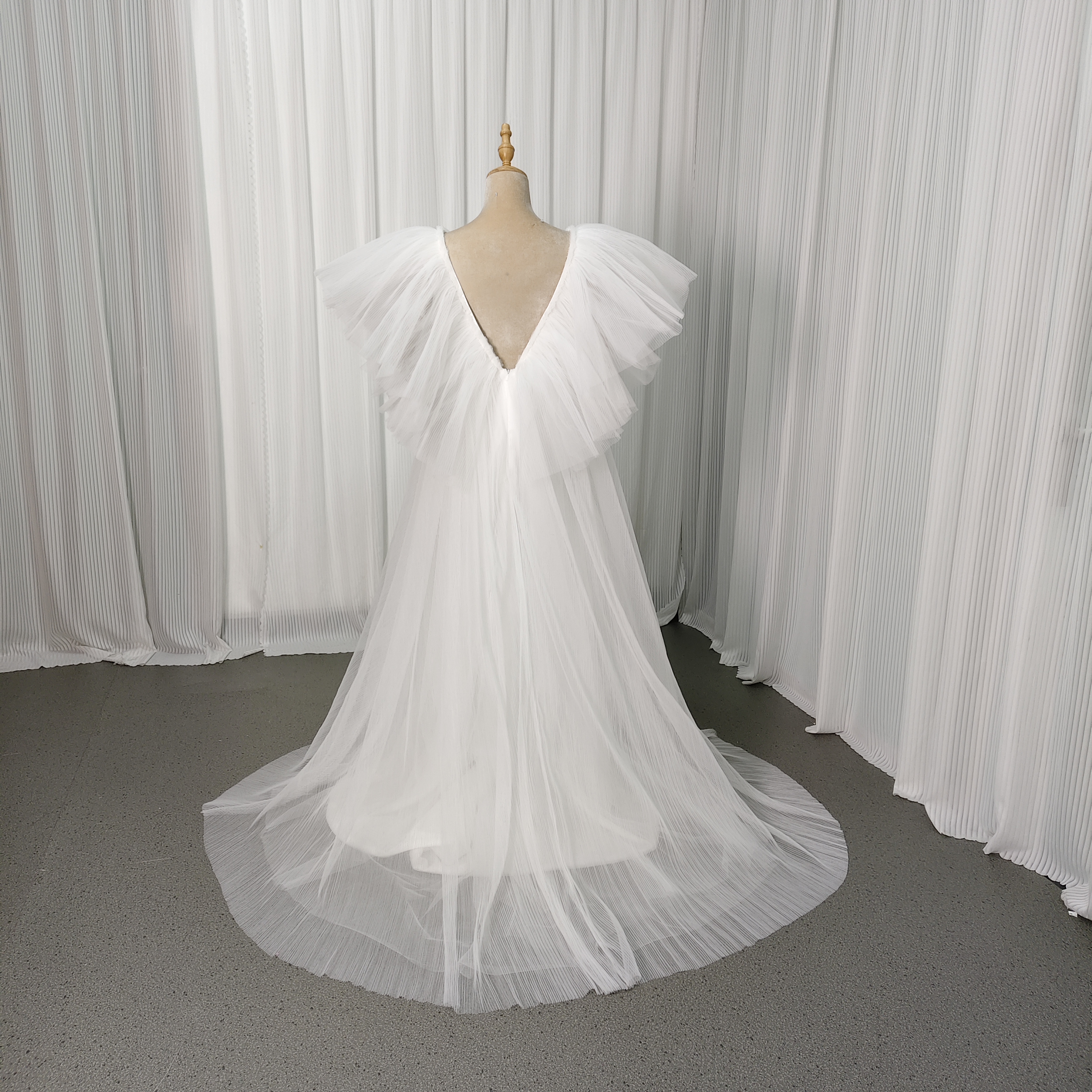 ウエディングドレス Vネック フリル袖 プリーツドレス バックレス 結婚式 海外挙式