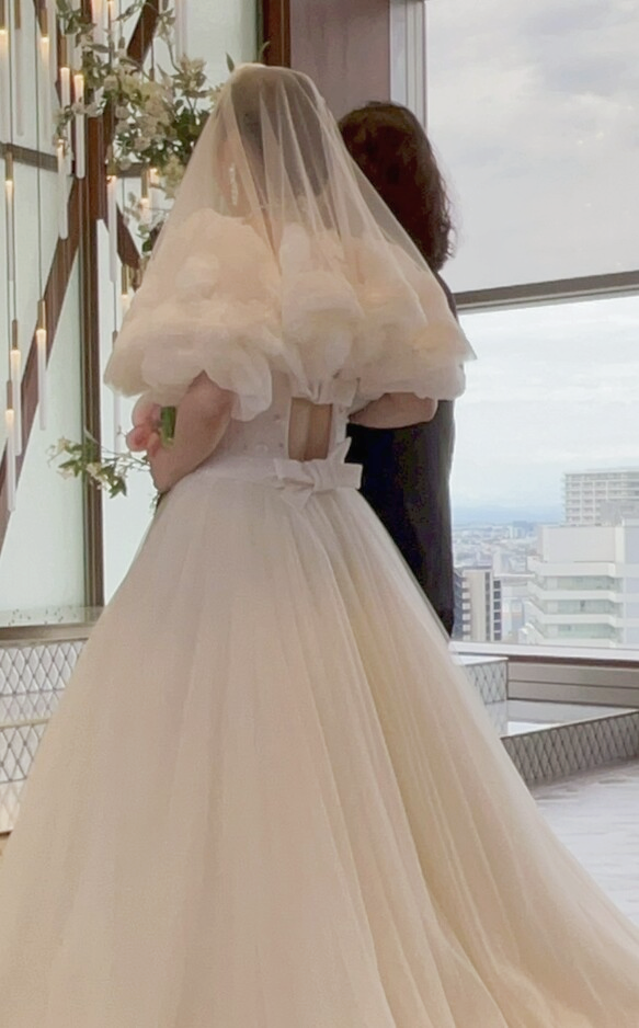 実例写真！ショートベールのみ バラトレーン ソフトチュール コーム付き 優しい 抜群のおしゃれ見え 結婚式