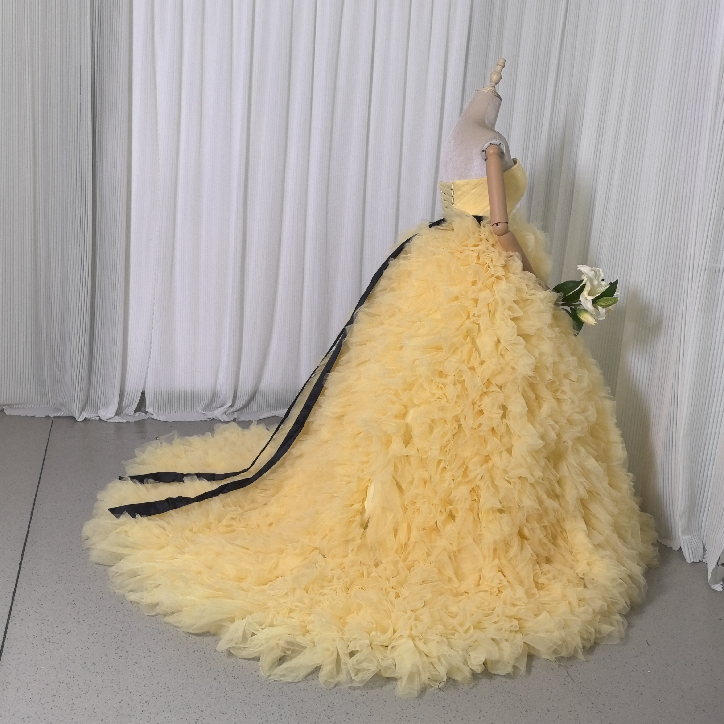 カラードレス パステルイエロー ベアトップ もこもこドレス 抜群のおしゃれ見え ソフトチュール 花嫁