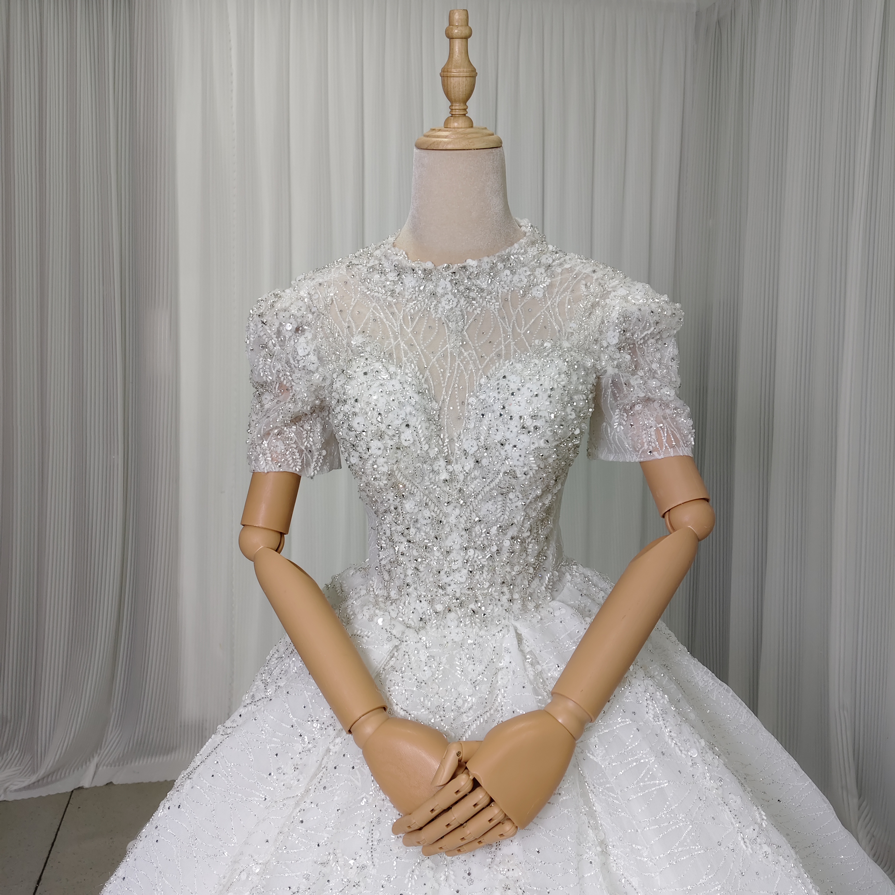 豪華！韓国風ドレス ウェディングドレス キラキラ光る刺繍 短袖 編み上げ 結婚式 抜群のおしゃれ見え ロングトレーン