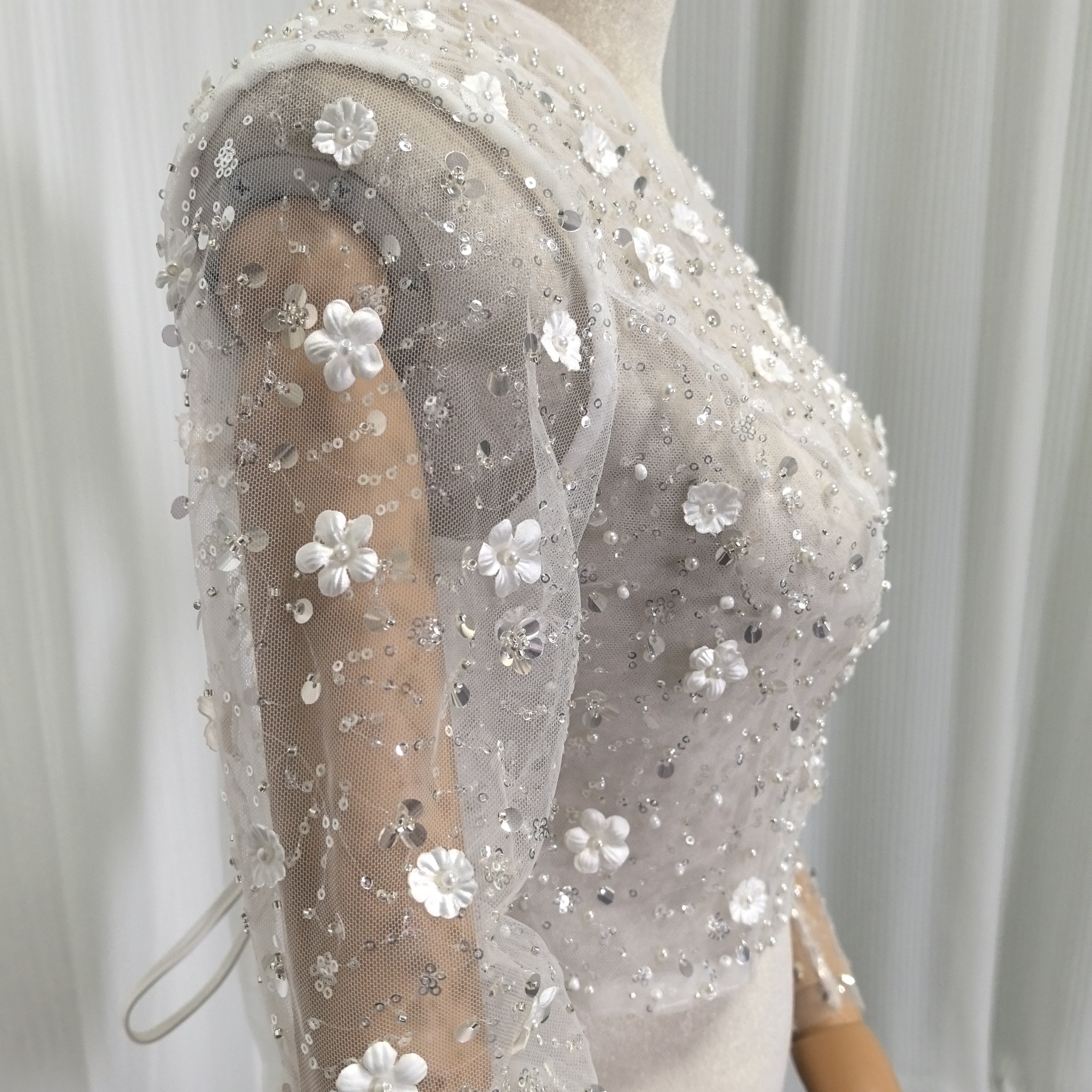 ボレロ ロングスリーブ 3D立体レース花刺繍 キラキラ光る刺繍 ウェディングドレス 編み上げ