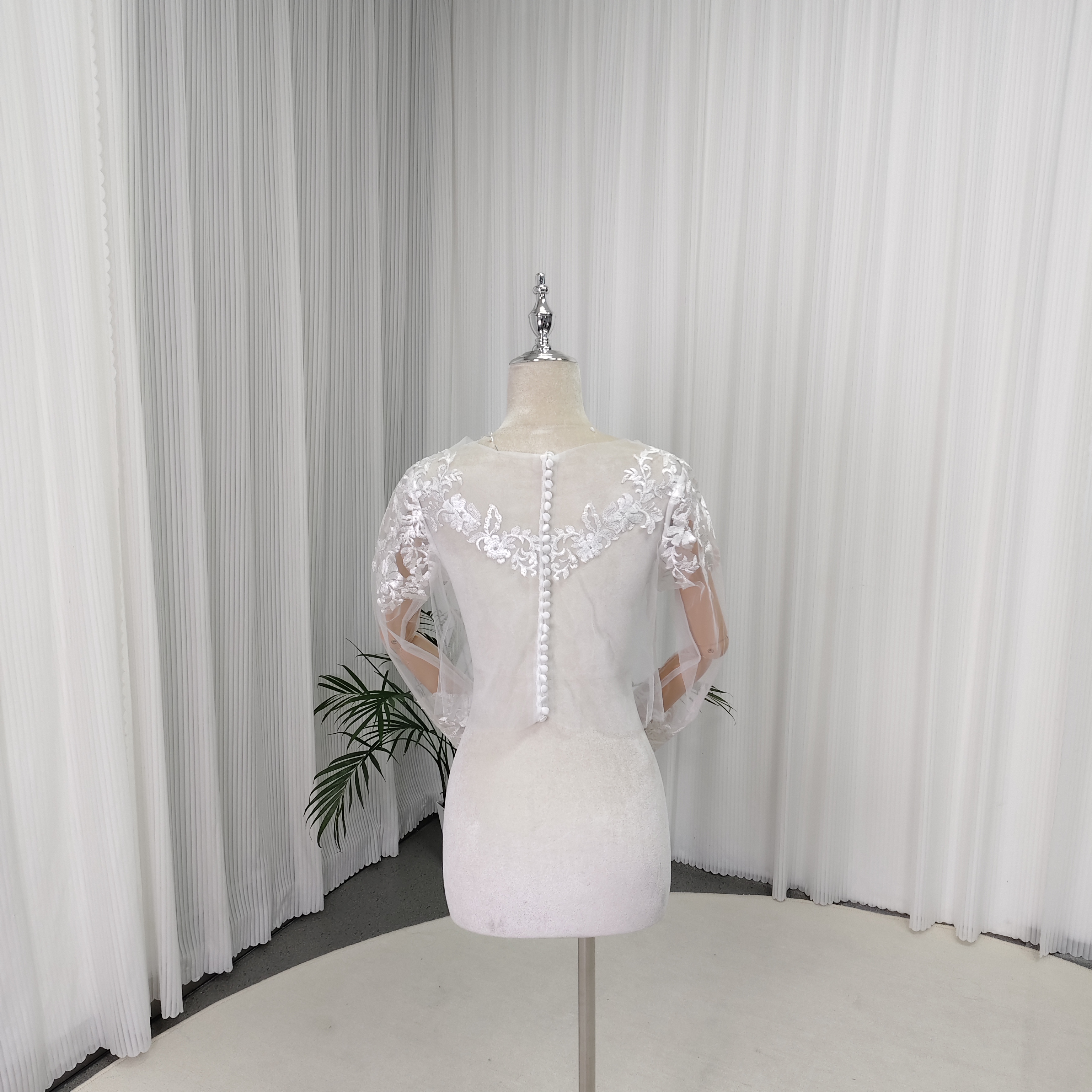 ボレロ 上品花レース 長袖 くるみボタン ソフトチュール 大人っぽい 結婚式