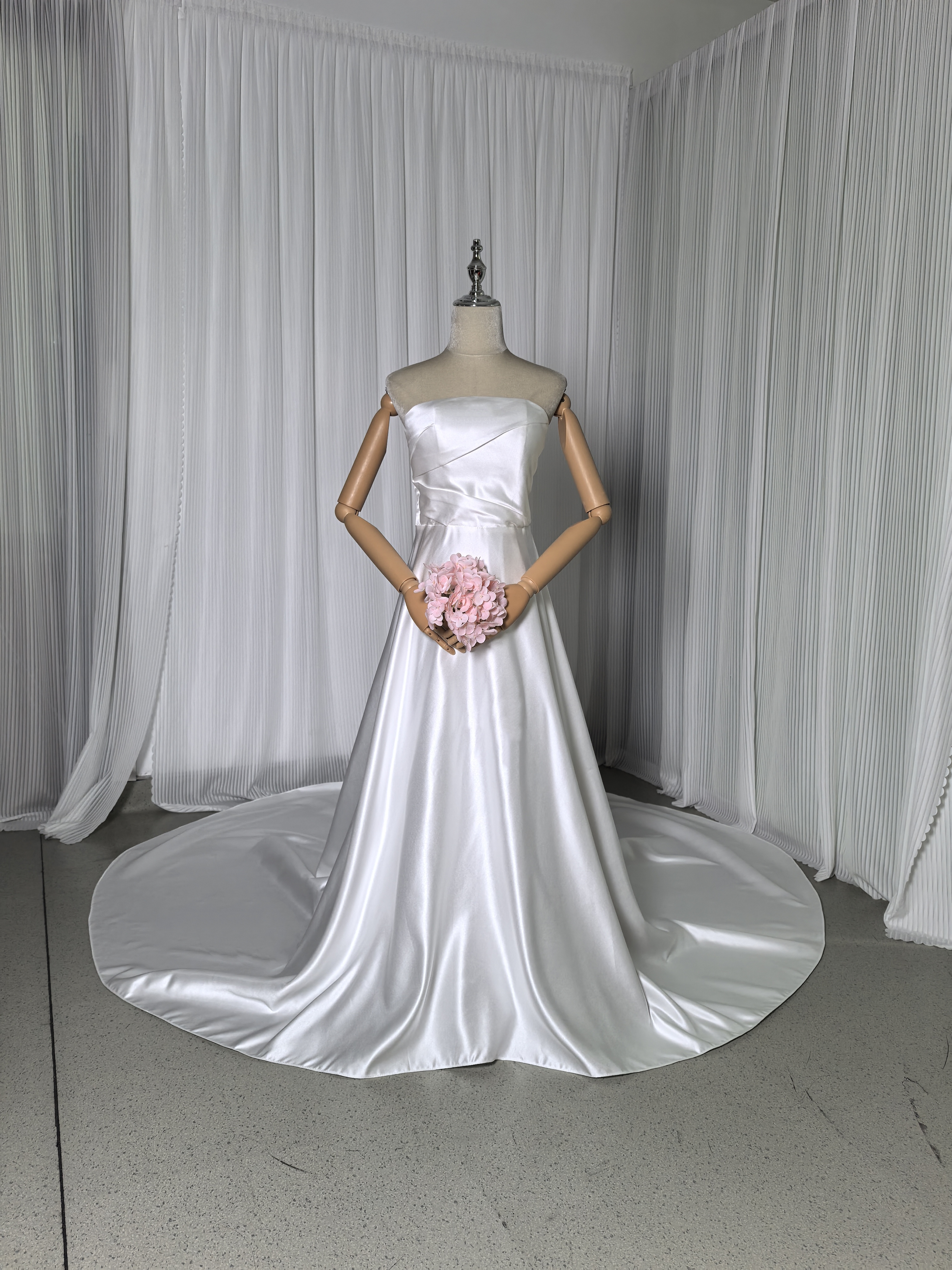 ウェディングドレス ベアトップ バックリボン ロングトレーン 編み上げ 結婚式