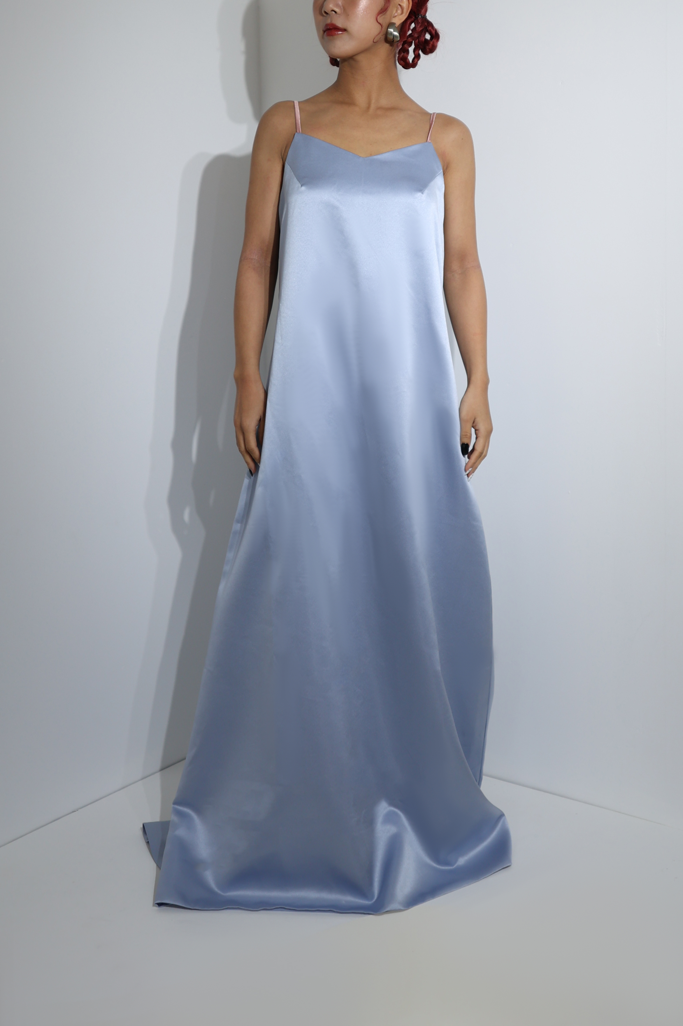 ブルー キャミソール カラードレス Vネック 優雅なシルエット 2次会/合コン