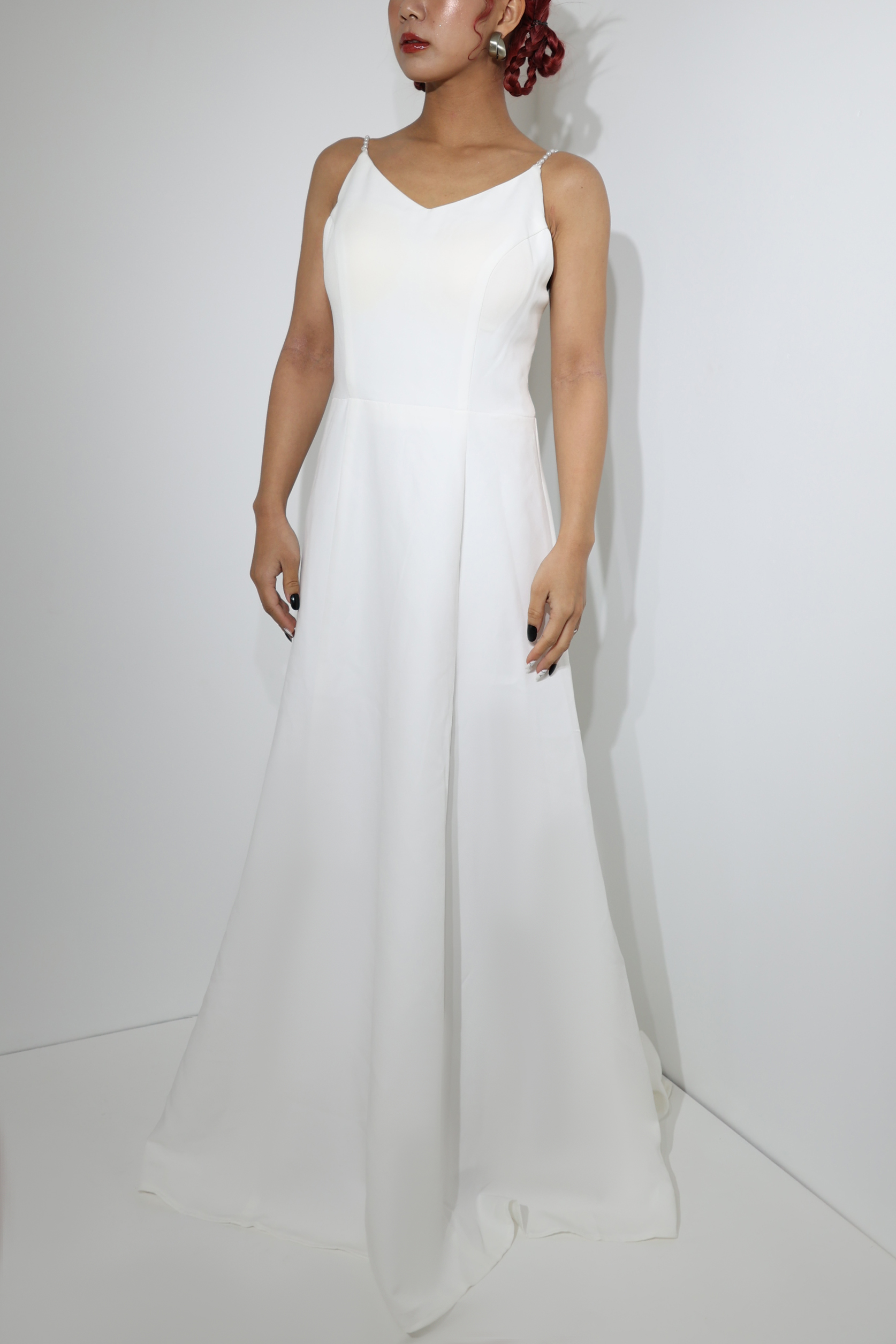 人気上昇！ウェディングドレス シンプルスレンダー パール紐 キャミソール 可愛い 前撮り