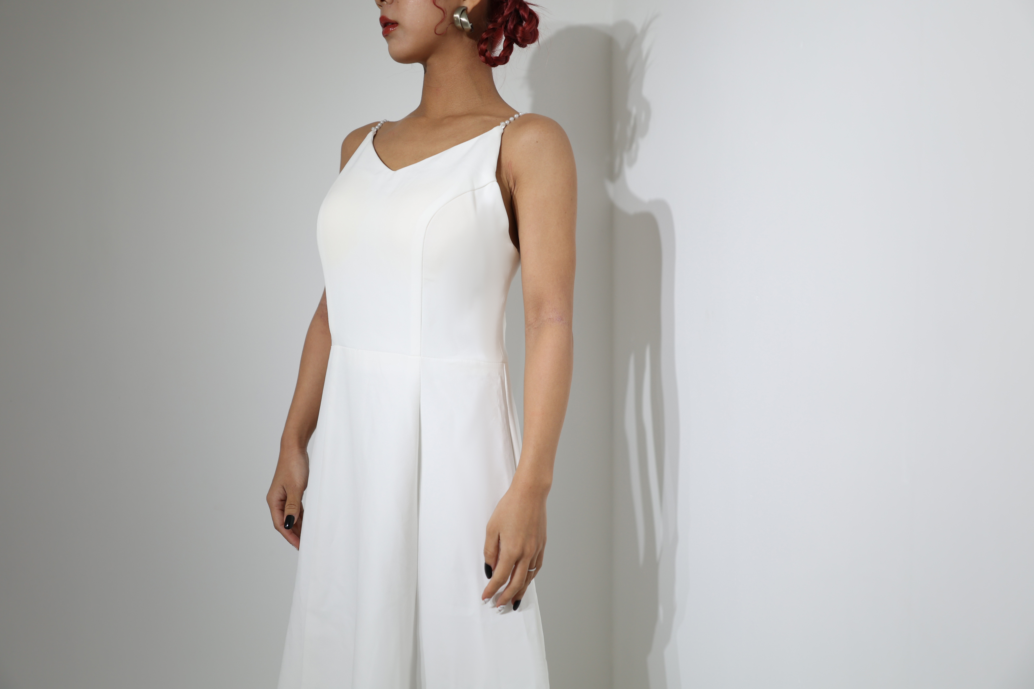 人気上昇！ウェディングドレス シンプルスレンダー パール紐 キャミソール 可愛い 前撮り