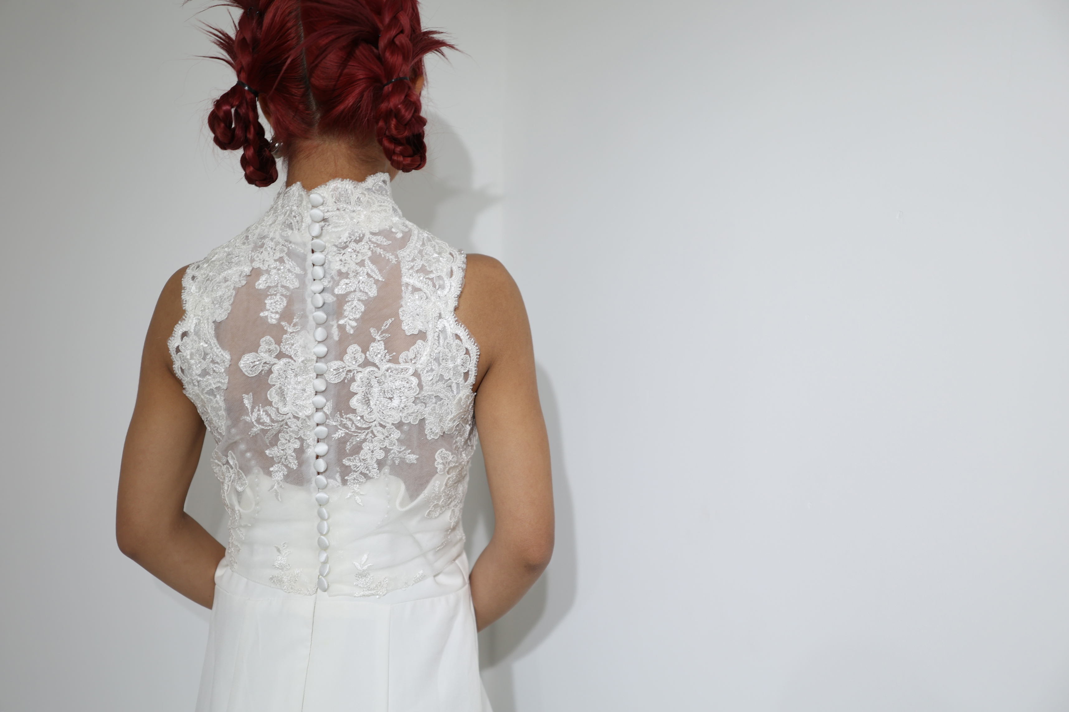 ボレロ ハイネック ノースリーブ くるみボタン 美しい花レース 花嫁/ウェディングドレス