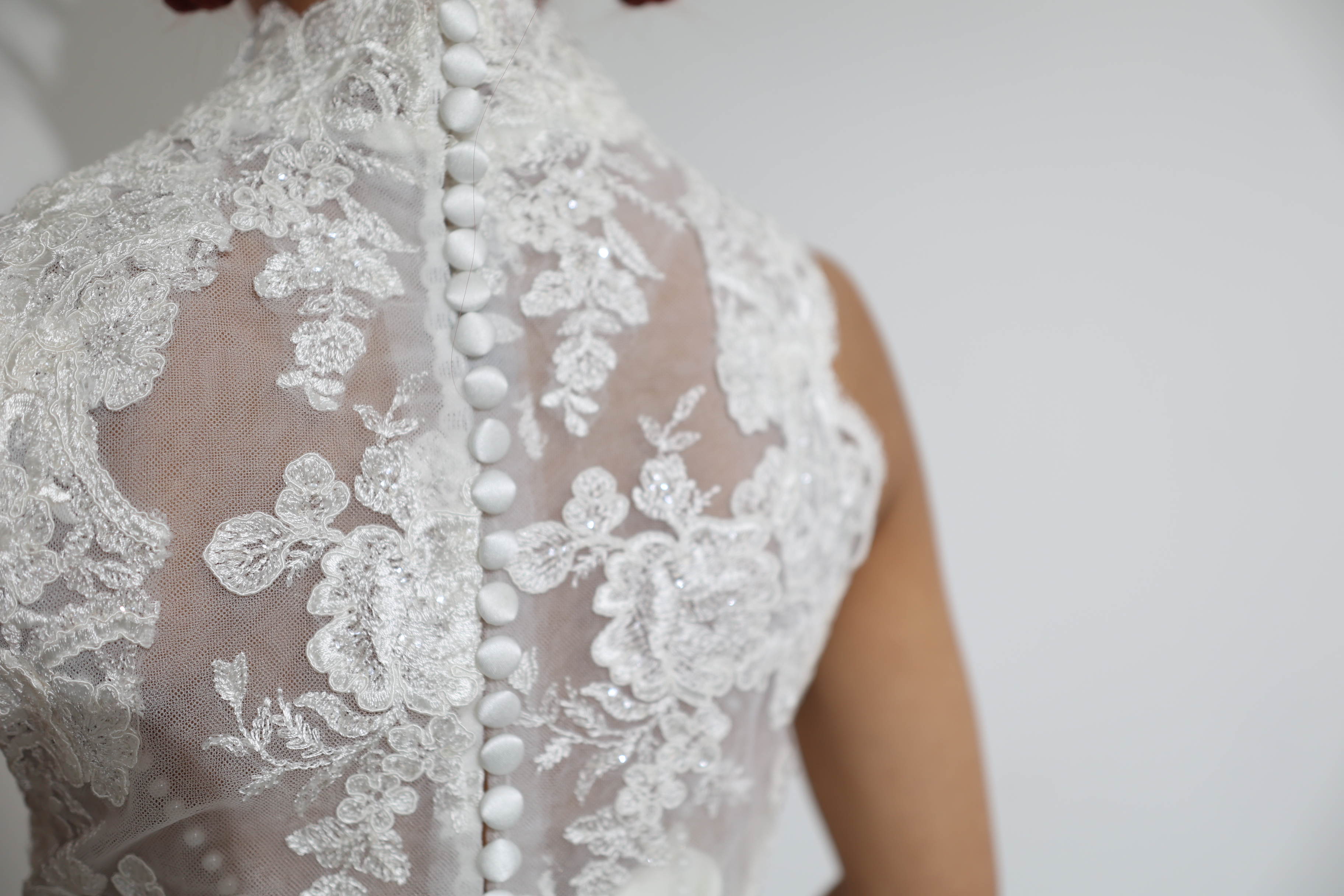 ボレロ ハイネック ノースリーブ くるみボタン 美しい花レース 花嫁/ウェディングドレス