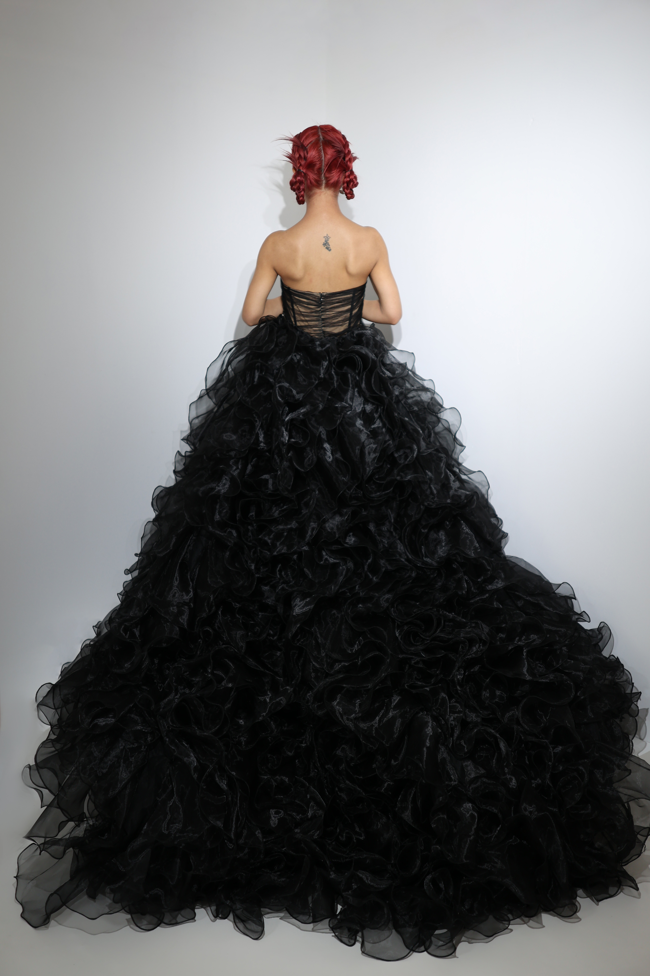 華やかなトレーン ブラック 上質オーガンジー ラッフルフリル 取り外し 绮丽な ふわふわ 前撮り