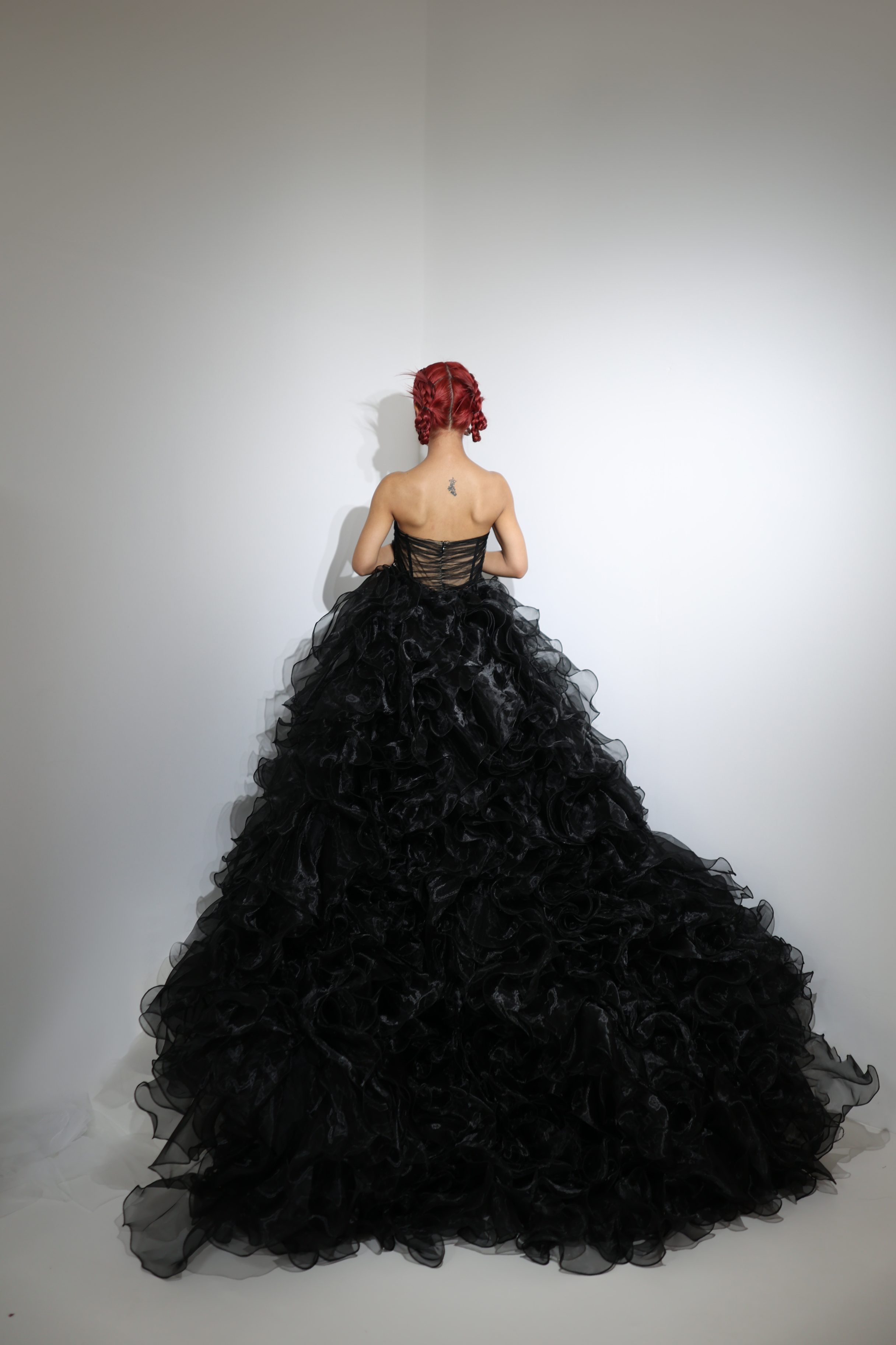 華やかなトレーン ブラック 上質オーガンジー ラッフルフリル 取り外し 绮丽な ふわふわ 前撮り