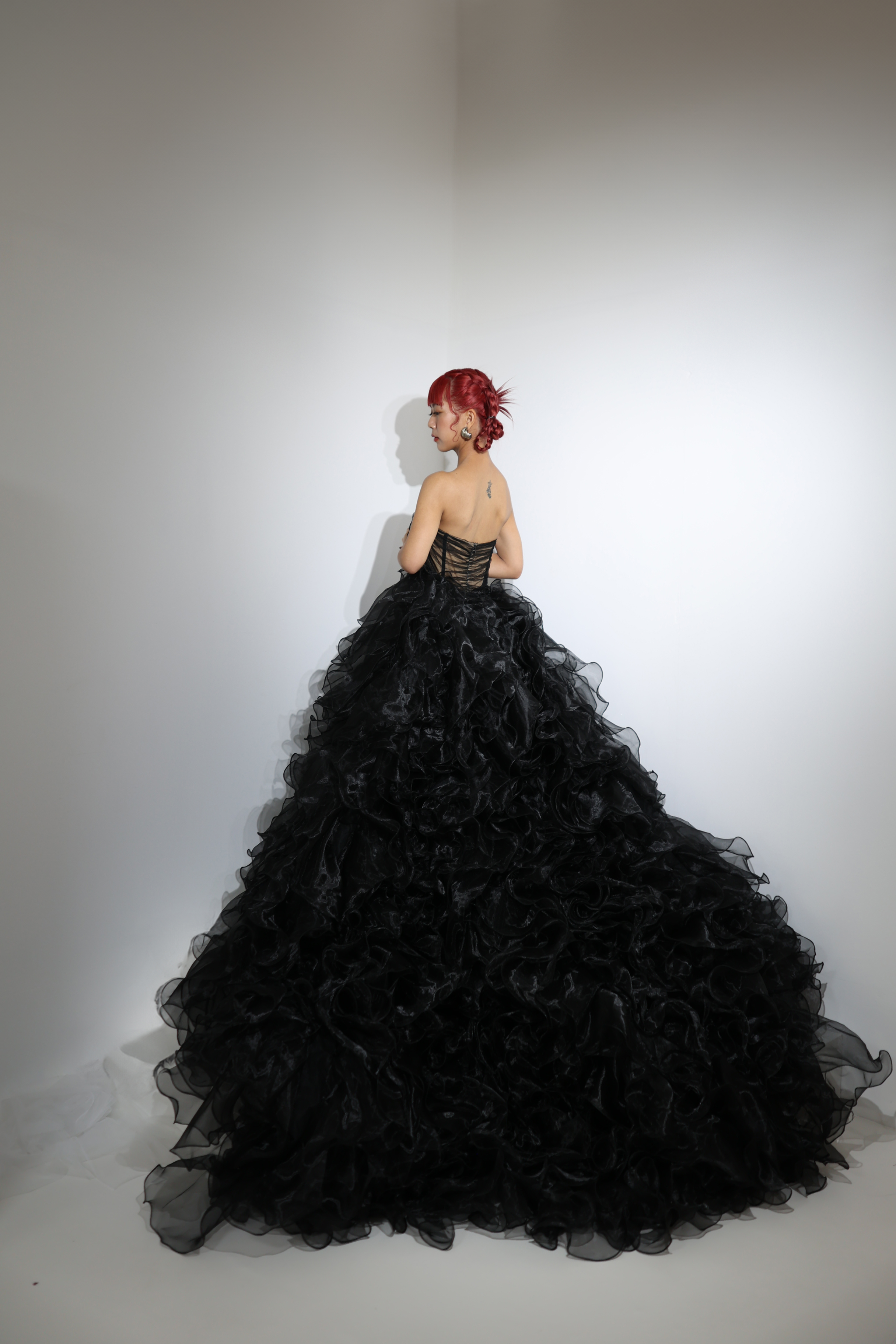華やかなトレーン ブラック 上質オーガンジー ラッフルフリル 取り外し 绮丽な ふわふわ 前撮り