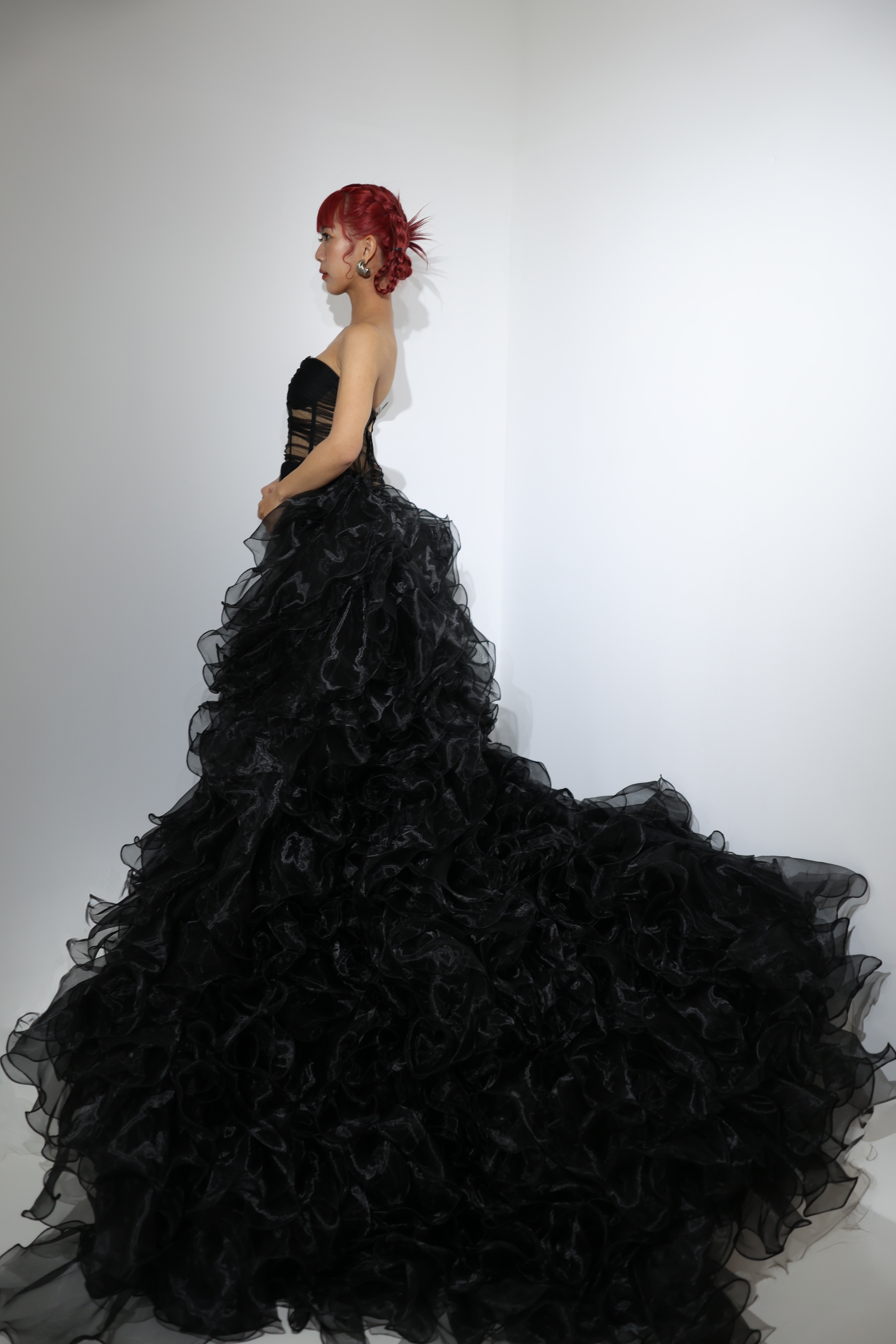華やかなトレーン ブラック 上質オーガンジー ラッフルフリル 取り外し 绮丽な ふわふわ 前撮り