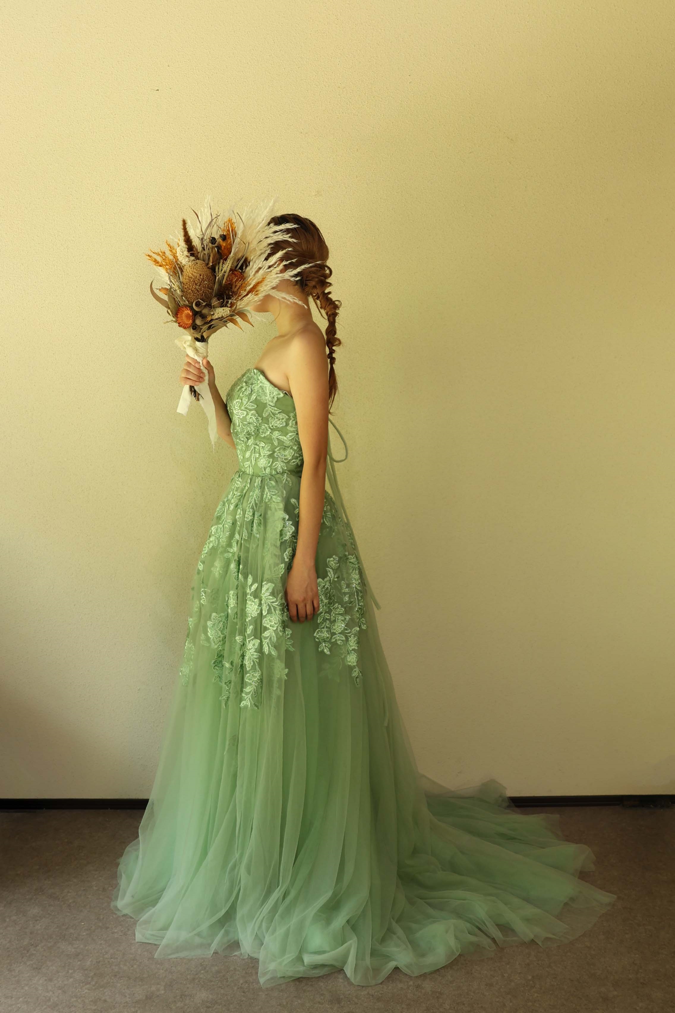 マーメイドライン サテン ボートネック パープル 背中見せ 繊細レース ウエディングドレス, image size:2272x3408