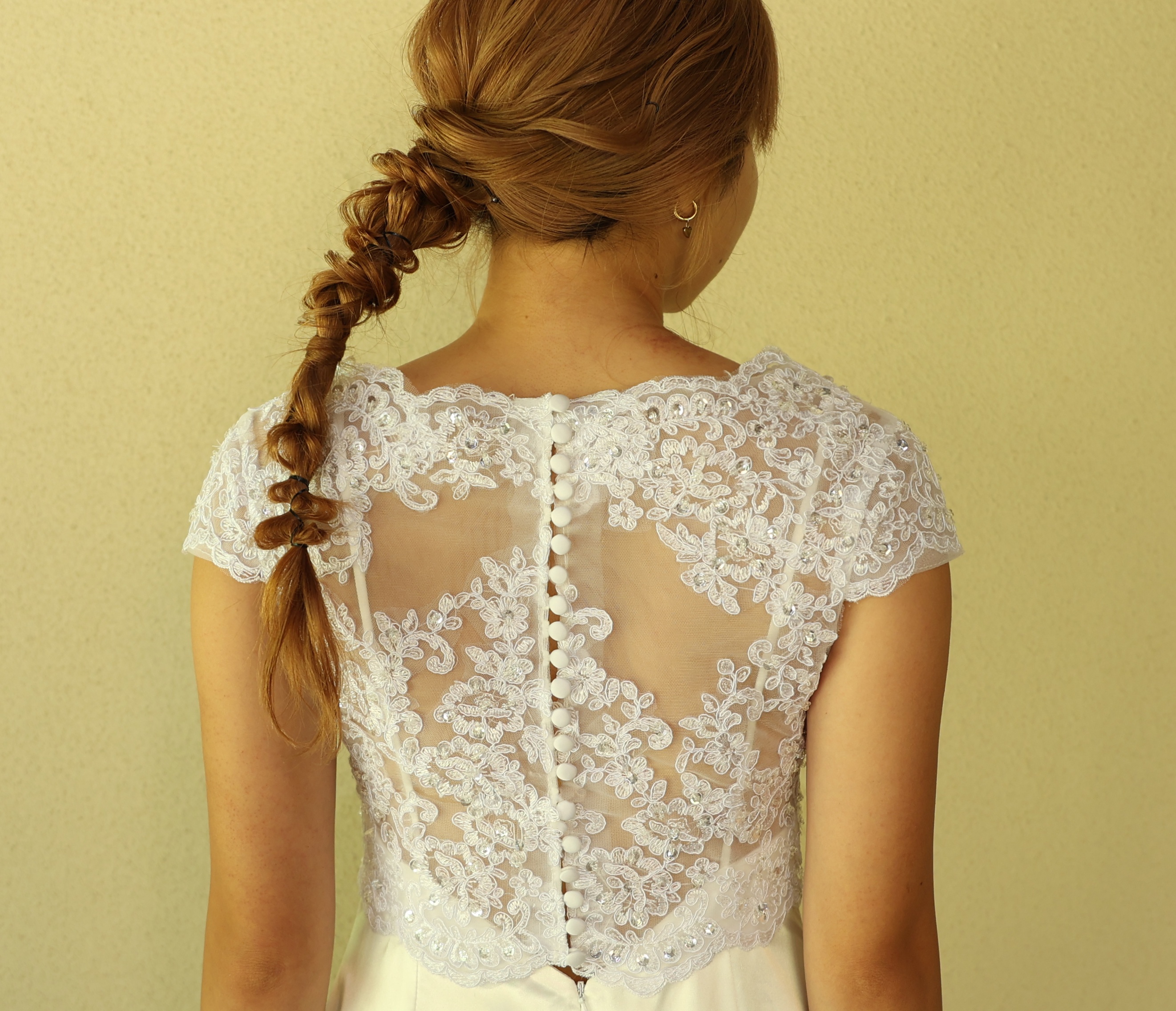 ボレロ 半袖 繊細レース キラキラスパンコール くるみボタン 花嫁/ウェディングドレス