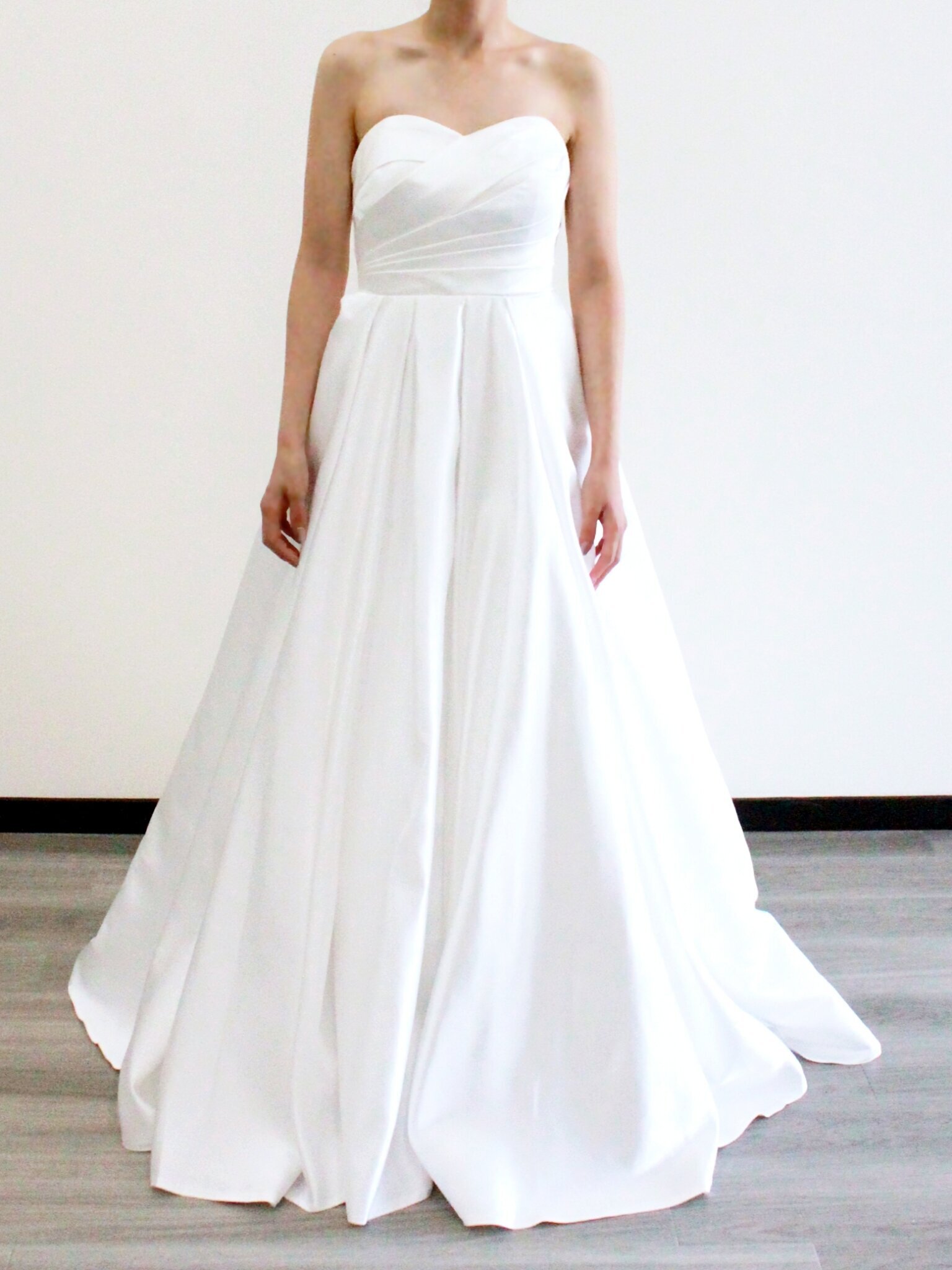 マーメイドライン サテン ボートネック パープル 背中見せ 繊細レース  